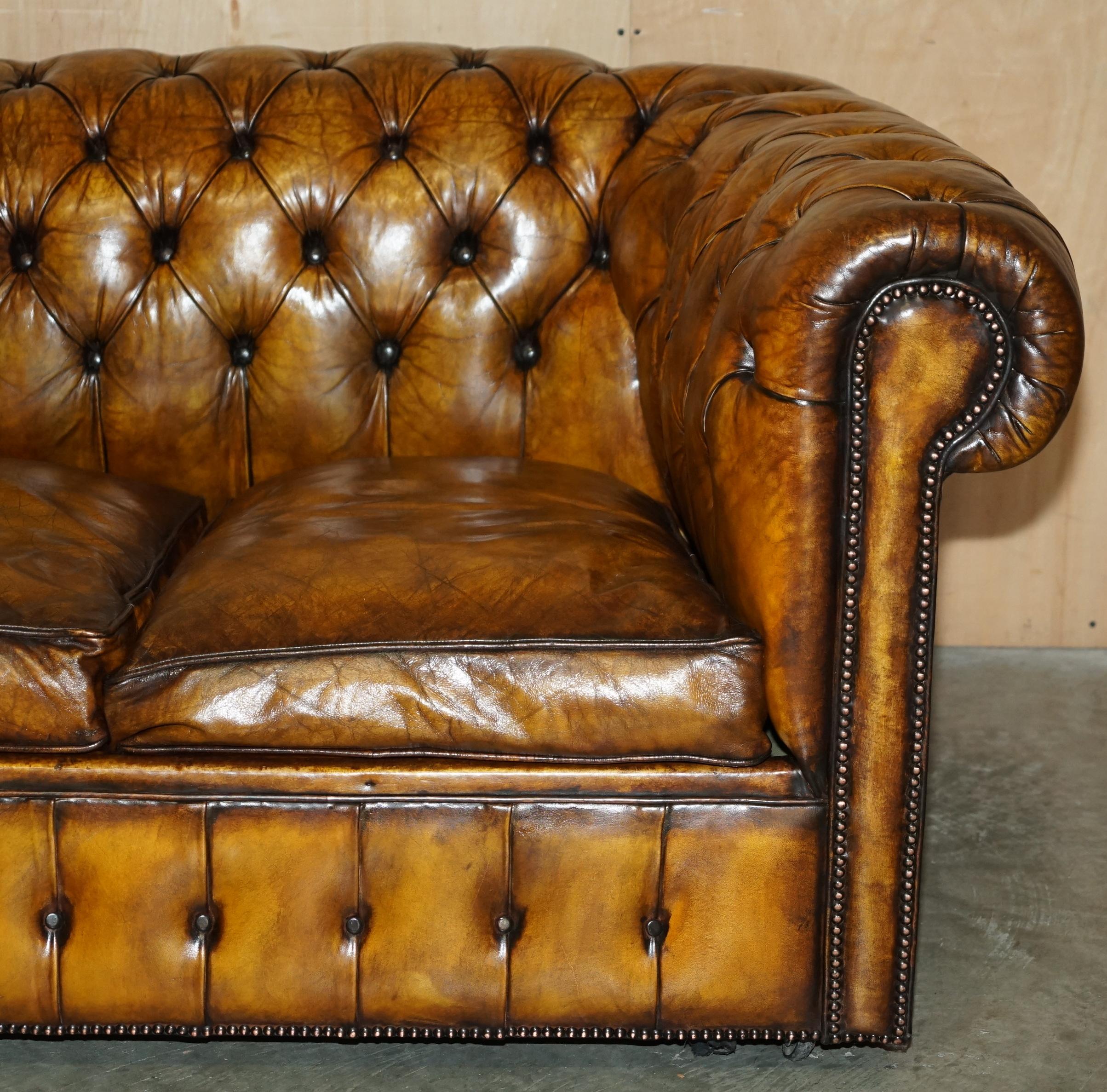 SUPER RARE FULLY RESTORED VINTAGE CIGAR BROWN LEATHER CHESTERFiELD SOFA BED For Sale 1