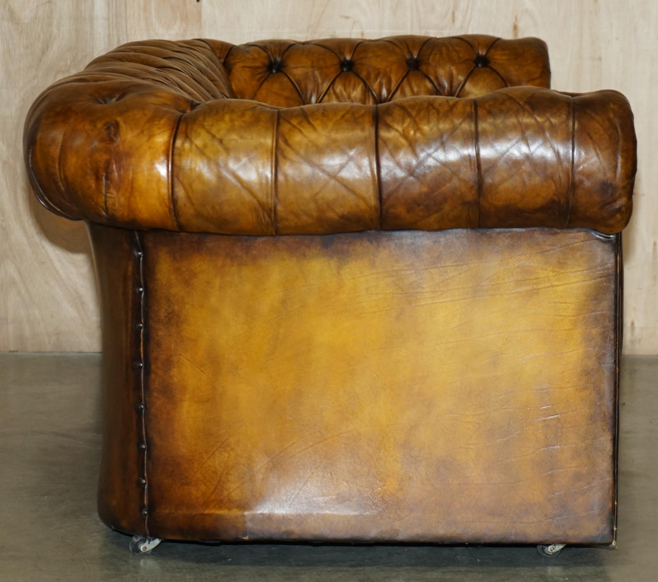 SUPER RARE FULLY RESTORED VINTAGE CIGAR BROWN LEATHER CHESTERFiELD SOFA BED For Sale 3
