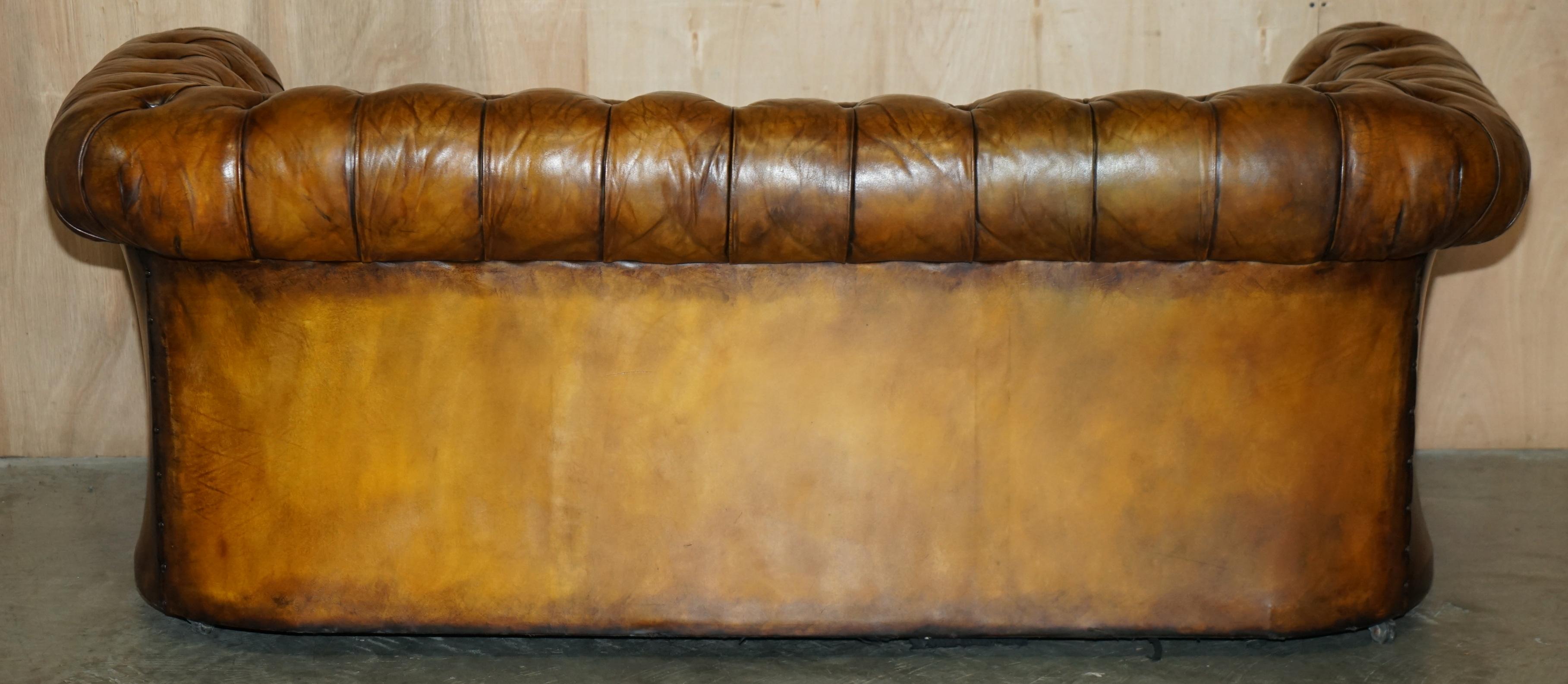 SUPER RARE FULLY RESTORED VINTAGE CIGAR BROWN LEATHER CHESTERFiELD SOFA BED For Sale 5