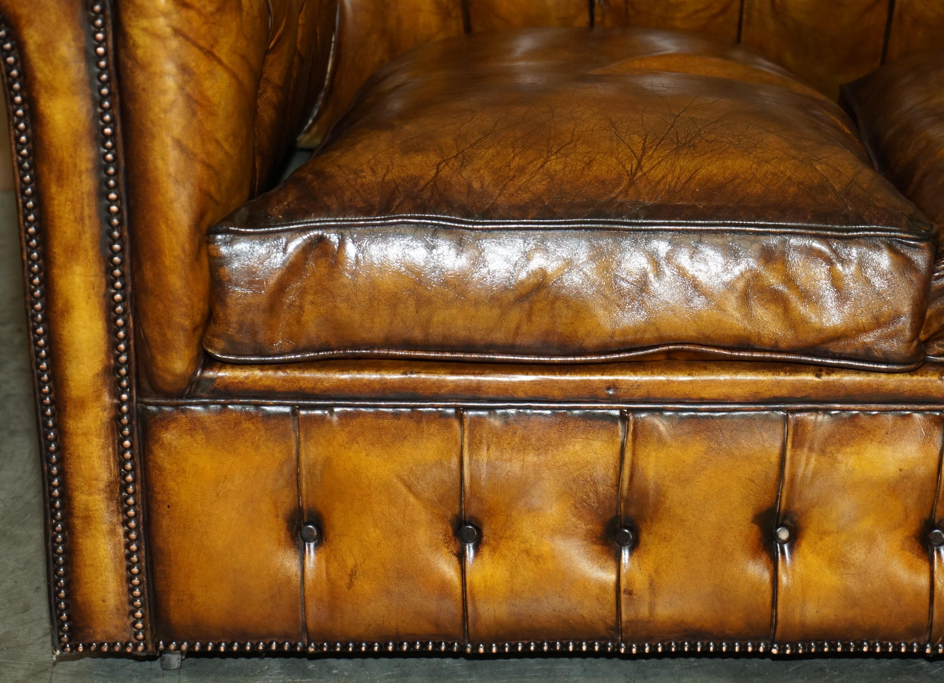 British SUPER RARE FULLY RESTORED VINTAGE CIGAR BROWN LEATHER CHESTERFiELD SOFA BED For Sale