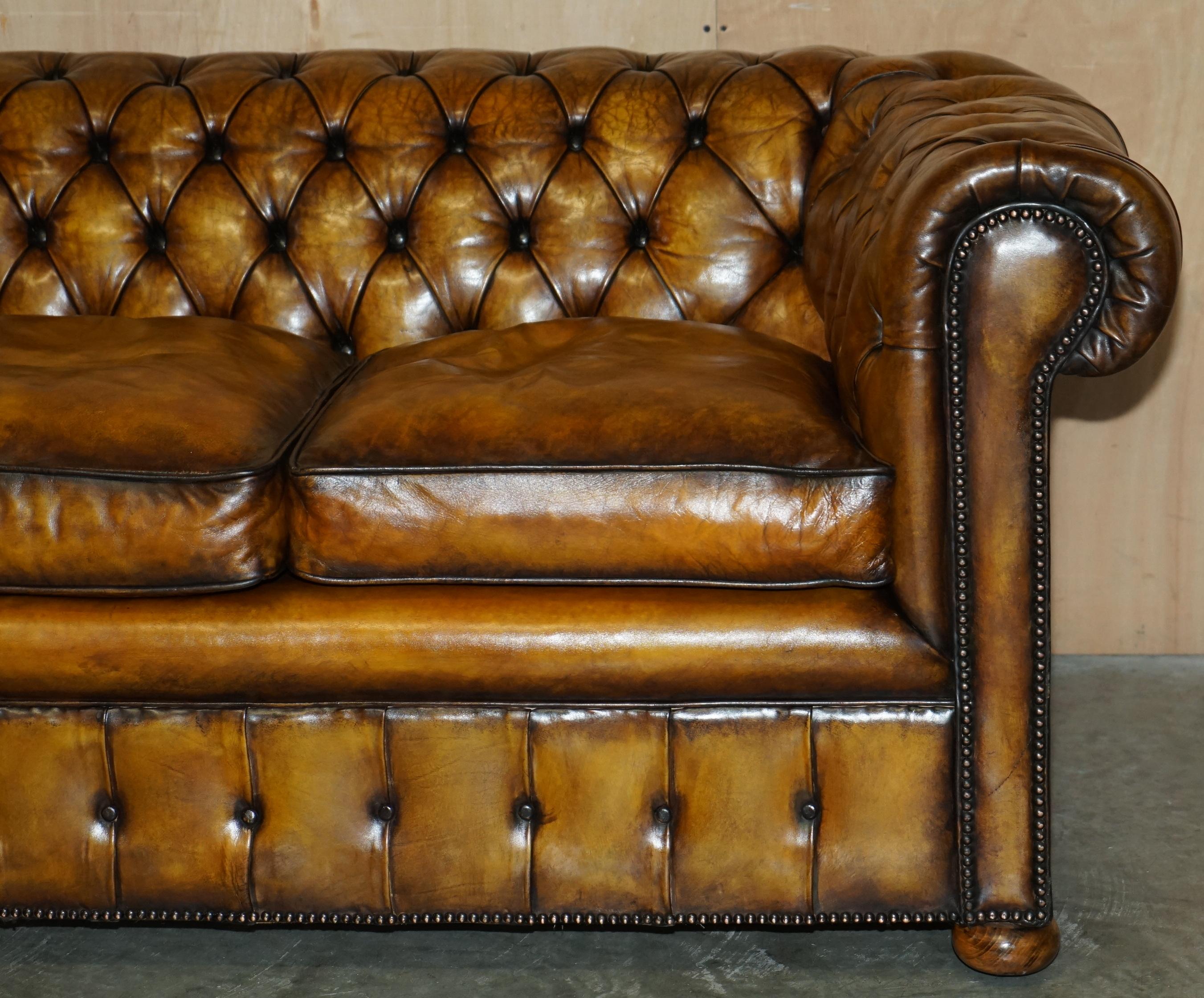 SUPER RARE FULLY RESTORED ViNTAGE CIGAR BROWN LEATHER CHESTERFIELD SOFA PART SET For Sale 6