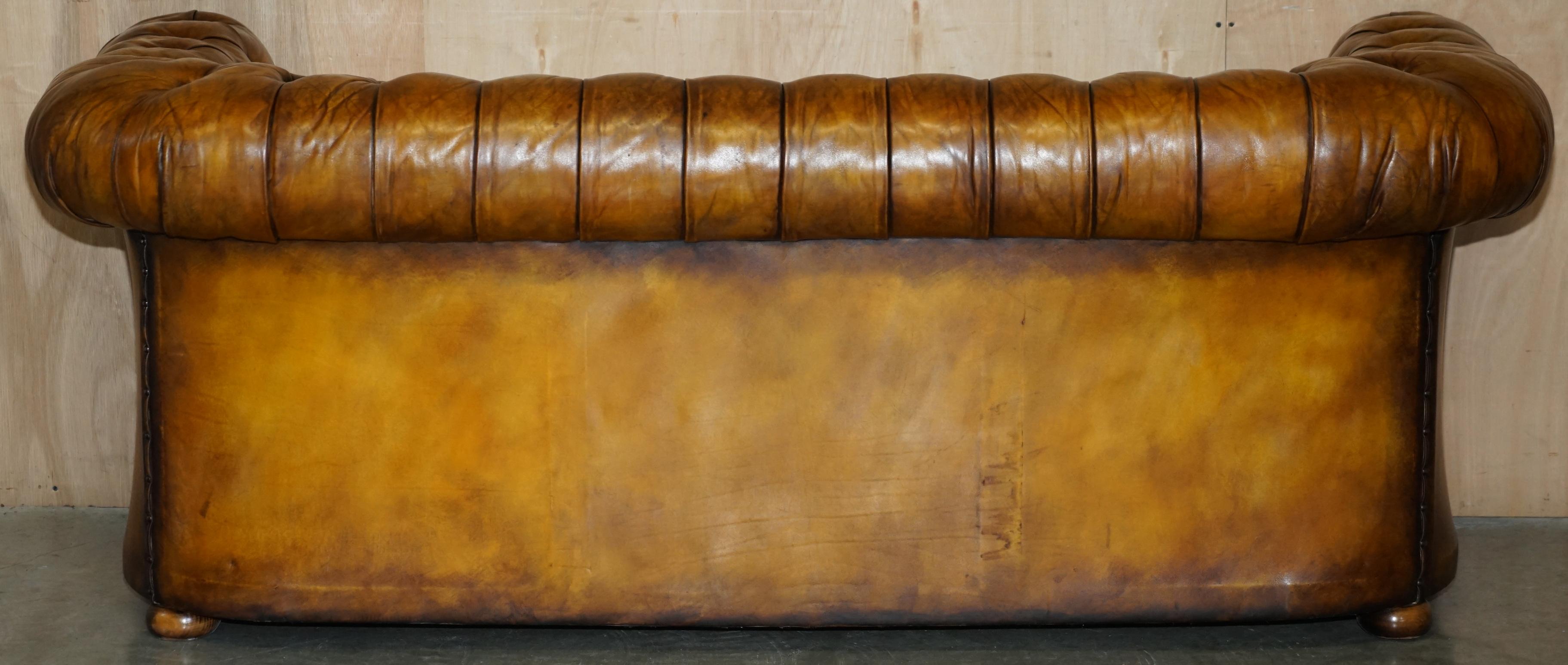 SUPER RARE FULLY RESTORED ViNTAGE CIGAR BROWN LEATHER CHESTERFIELD SOFA PART SET For Sale 12
