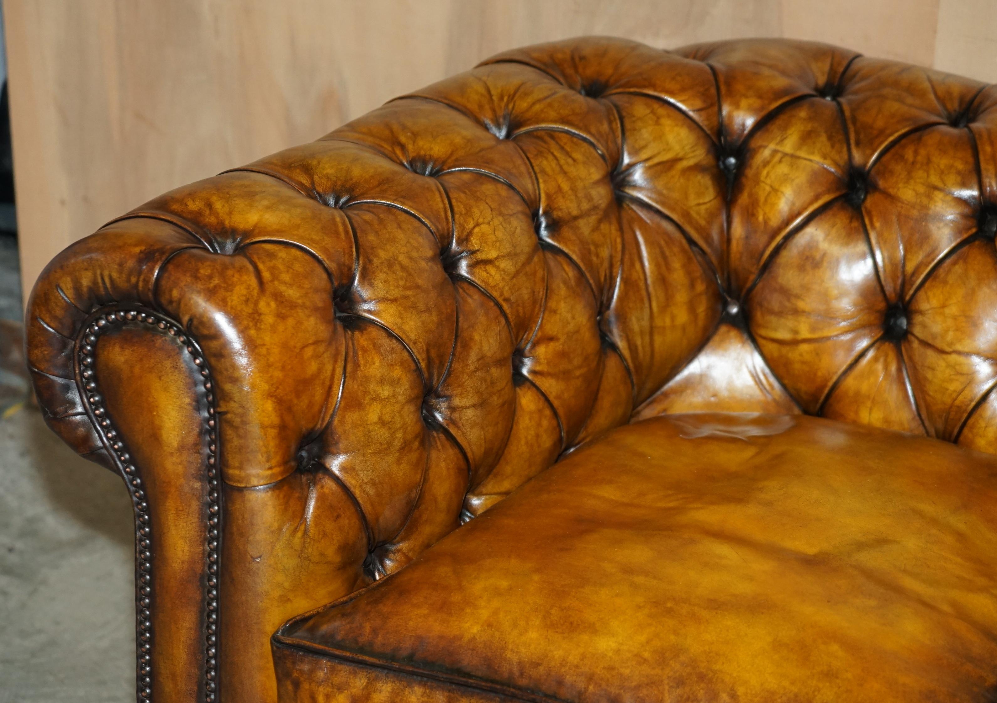 English SUPER RARE FULLY RESTORED ViNTAGE CIGAR BROWN LEATHER CHESTERFIELD SOFA PART SET For Sale