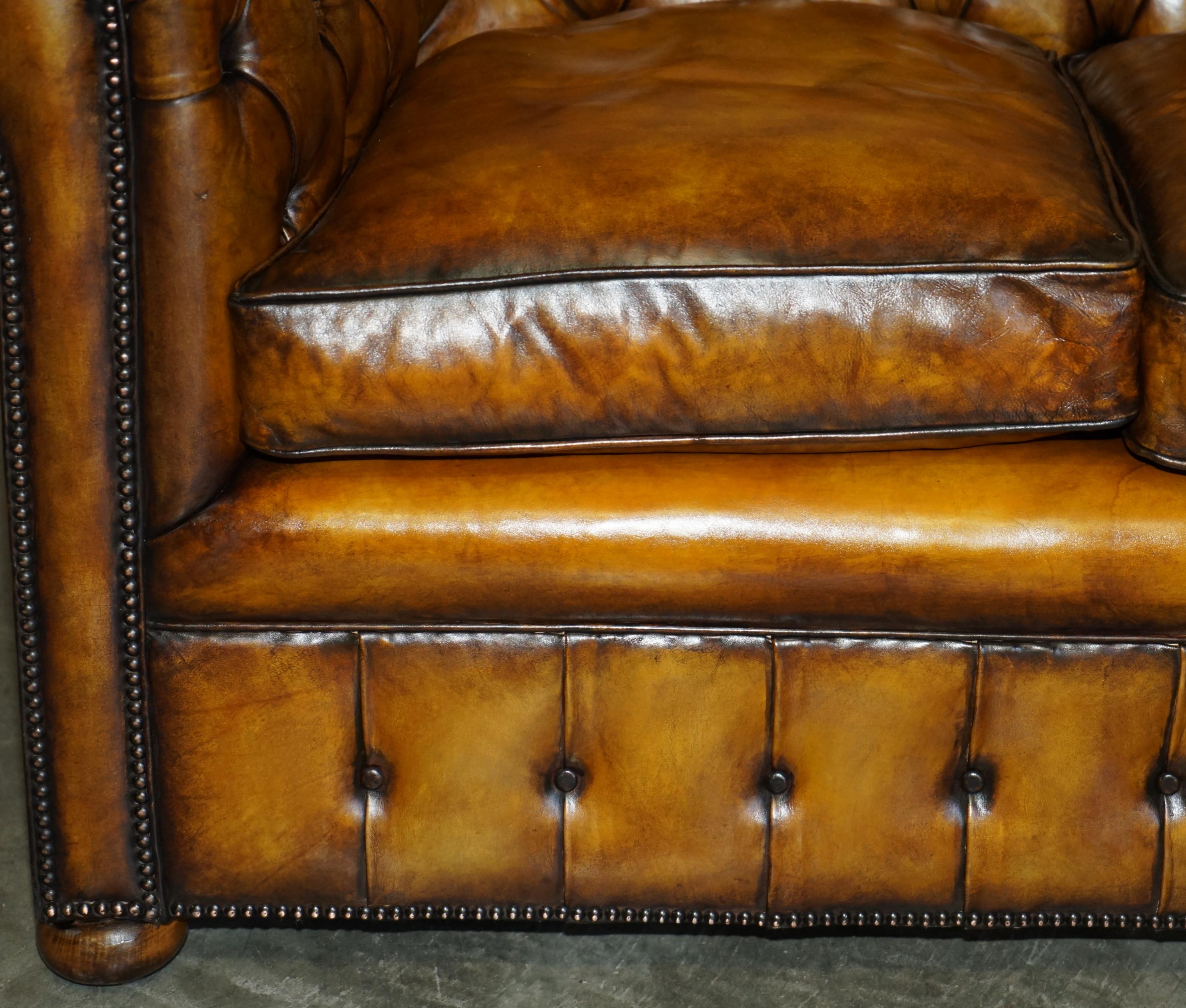 Hand-Crafted SUPER RARE FULLY RESTORED ViNTAGE CIGAR BROWN LEATHER CHESTERFIELD SOFA PART SET For Sale