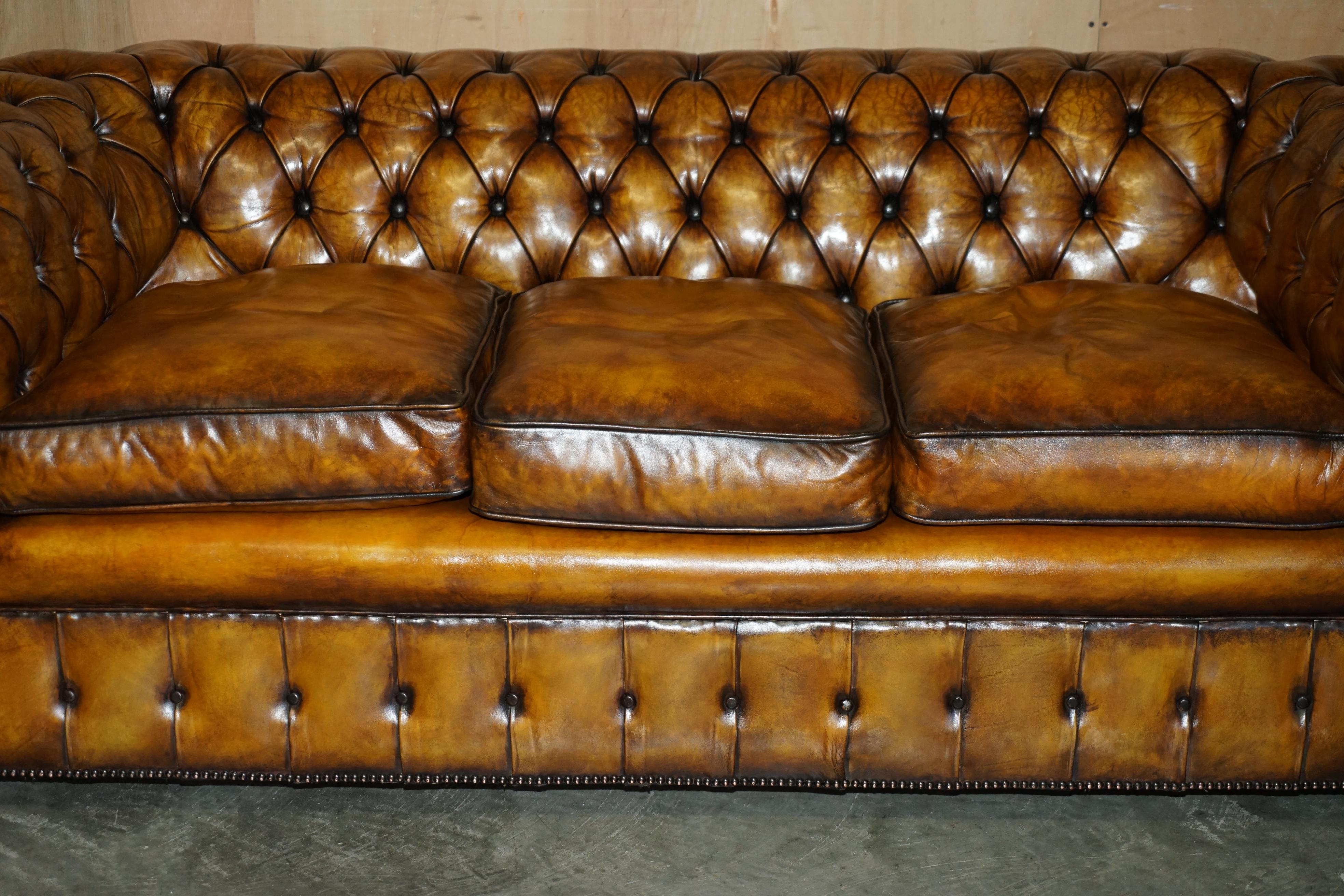 SUPER RARE FULLY RESTORED ViNTAGE CIGAR BROWN LEATHER CHESTERFIELD SOFA PART SET For Sale 2