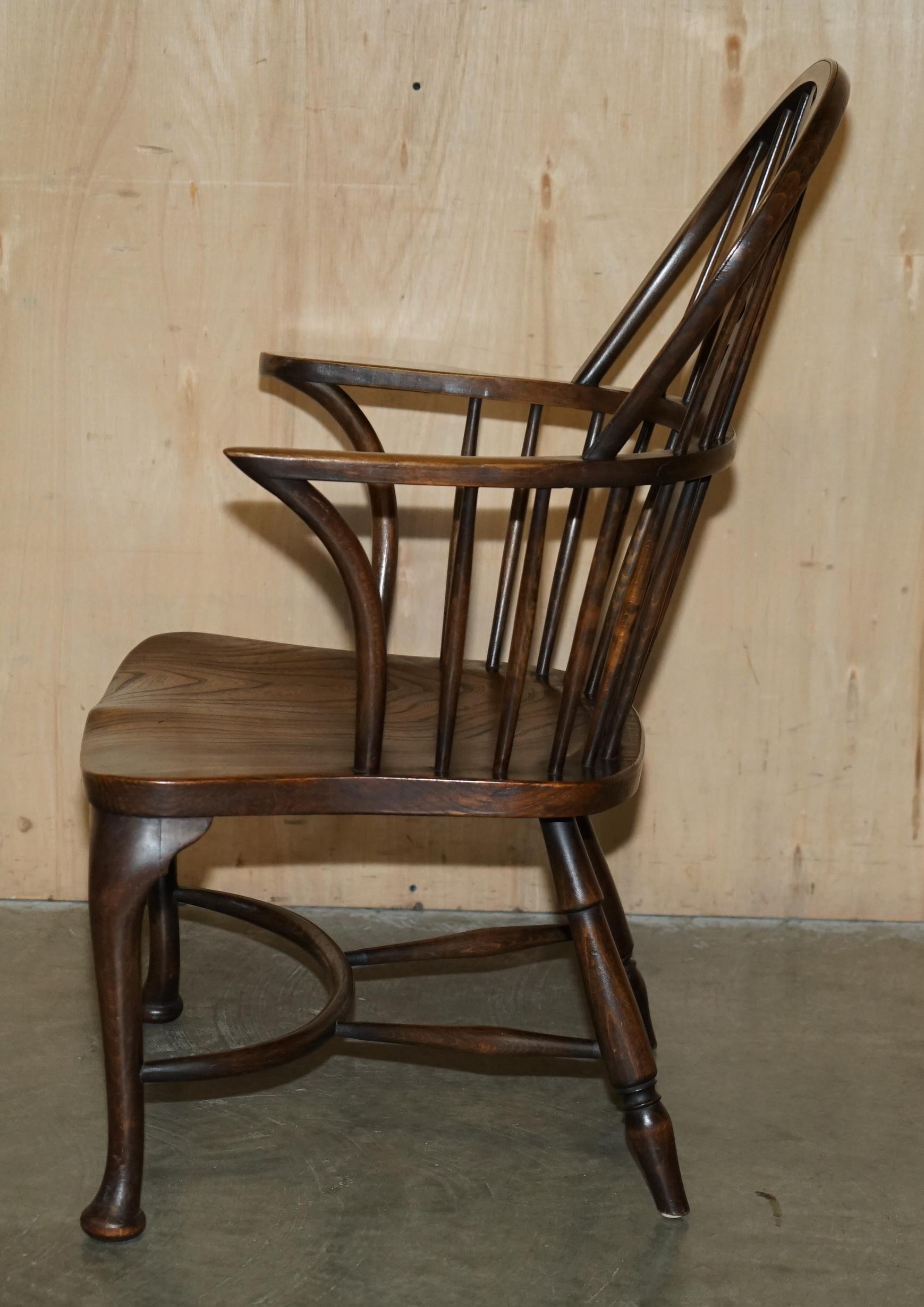 SILLÓN VICTORIANO DE WINDSOR ANTIGUO, SÚPER RARO Y MUY COLECCIONABLE CON BRAZO DE MESA en venta 11