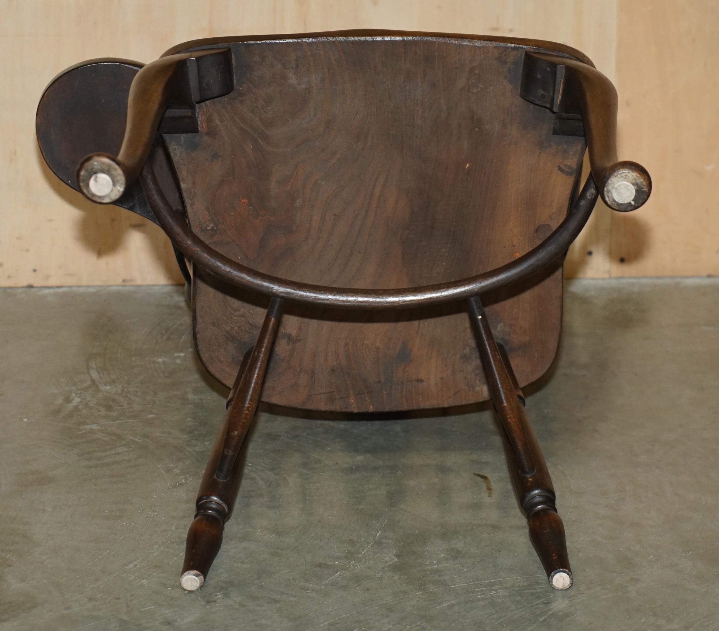 SILLÓN VICTORIANO DE WINDSOR ANTIGUO, SÚPER RARO Y MUY COLECCIONABLE CON BRAZO DE MESA en venta 12