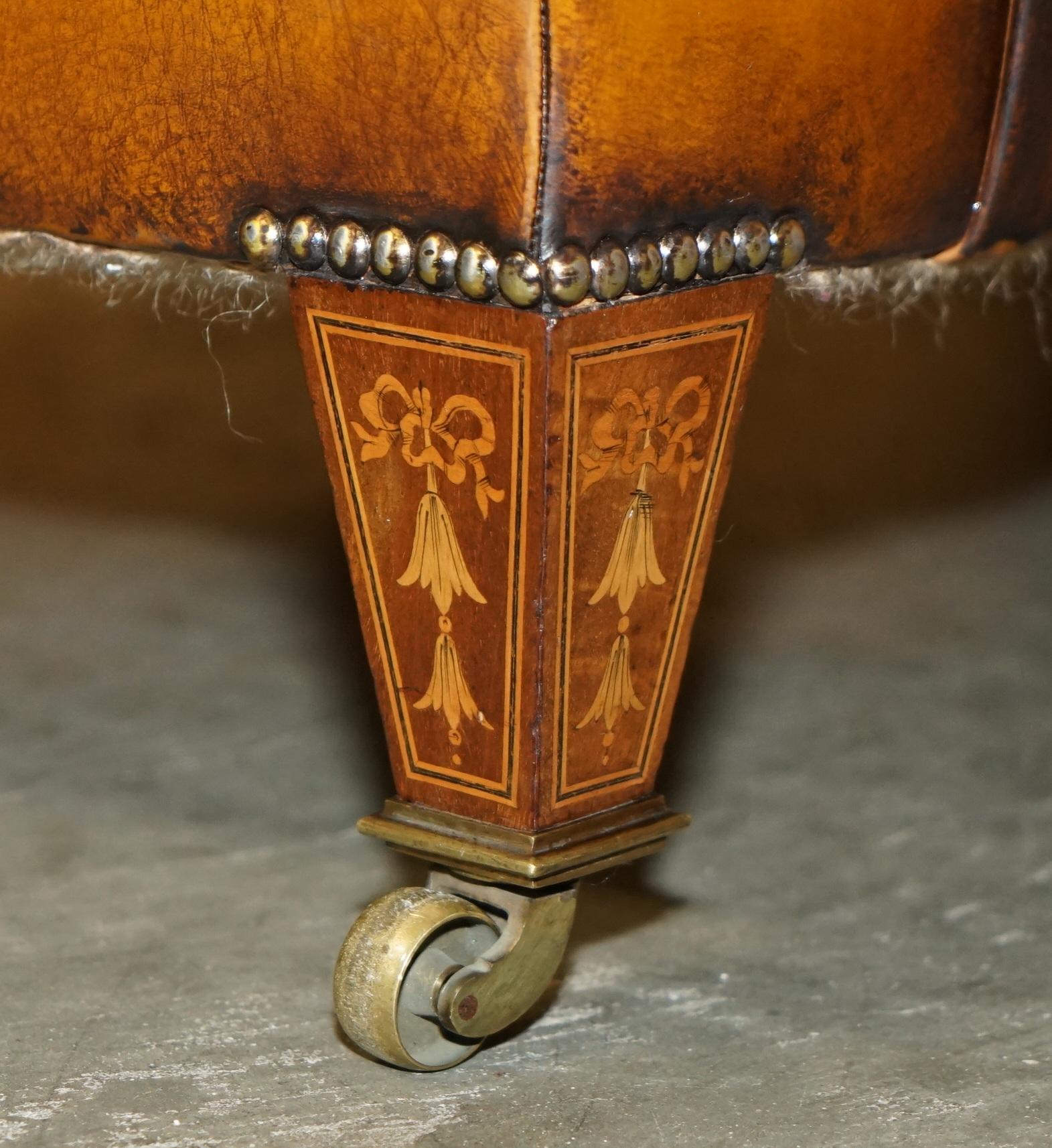 SILLÓN DE CUERO MARRÓN SUPER RARO HOWARD & SON'S COMPLETAMENTE RESTAURADO CHESTERFIELD en venta 2