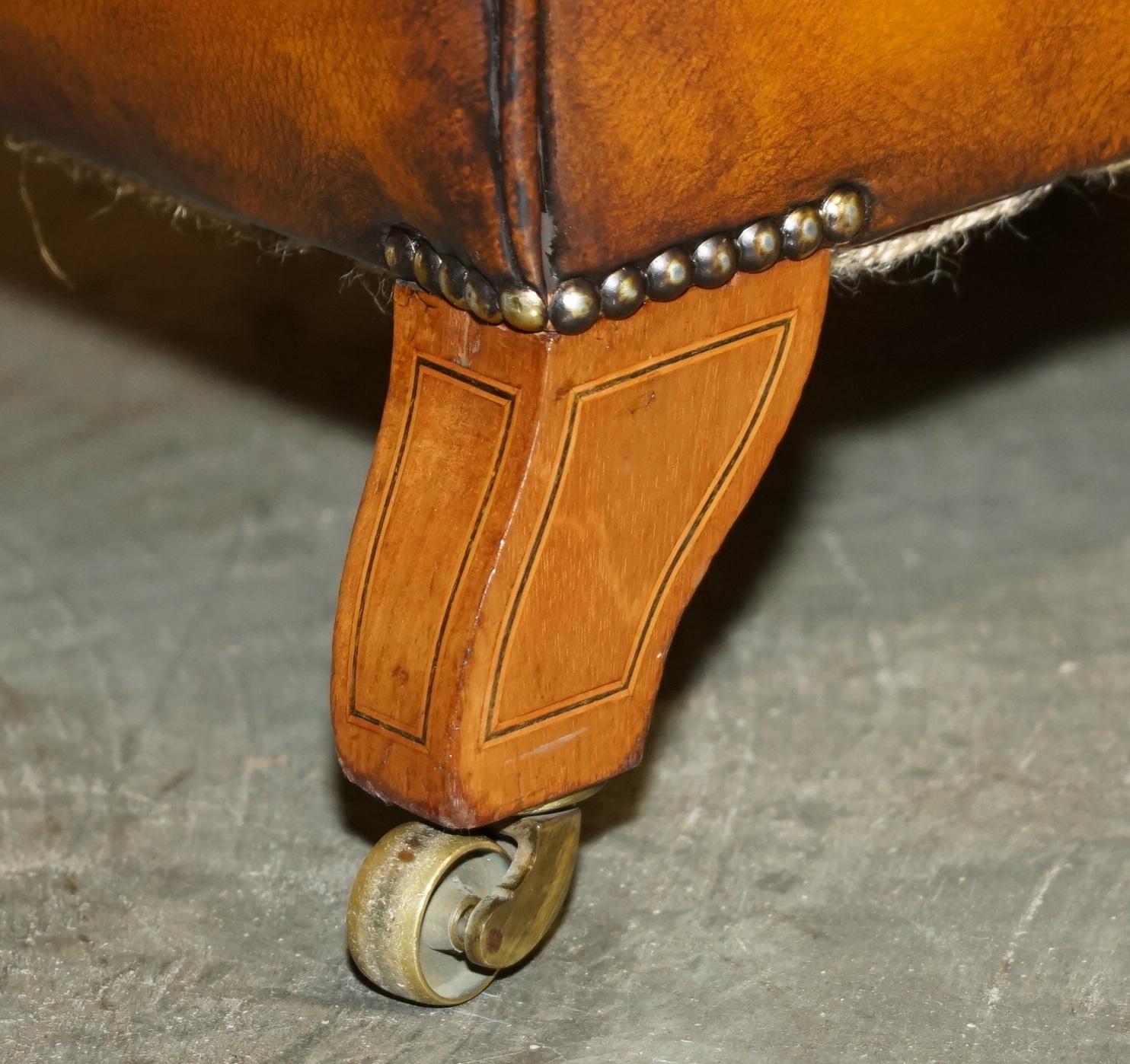 SILLÓN DE CUERO MARRÓN SUPER RARO HOWARD & SON'S COMPLETAMENTE RESTAURADO CHESTERFIELD en venta 5