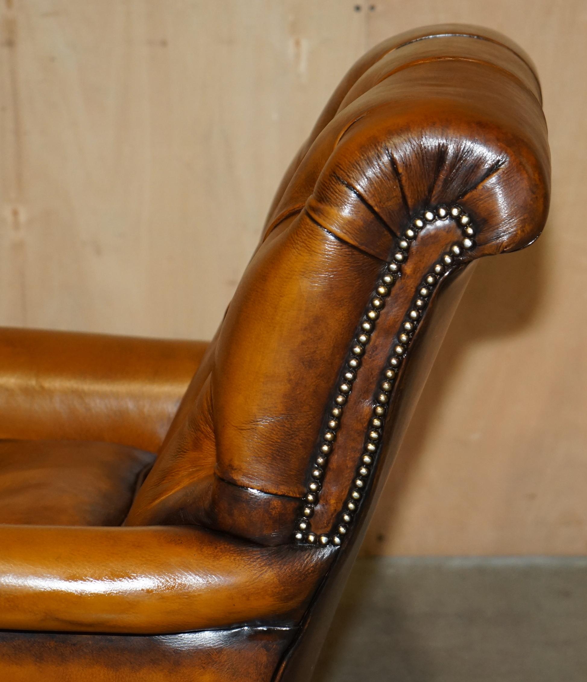 SILLÓN DE CUERO MARRÓN SUPER RARO HOWARD & SON'S COMPLETAMENTE RESTAURADO CHESTERFIELD en venta 9