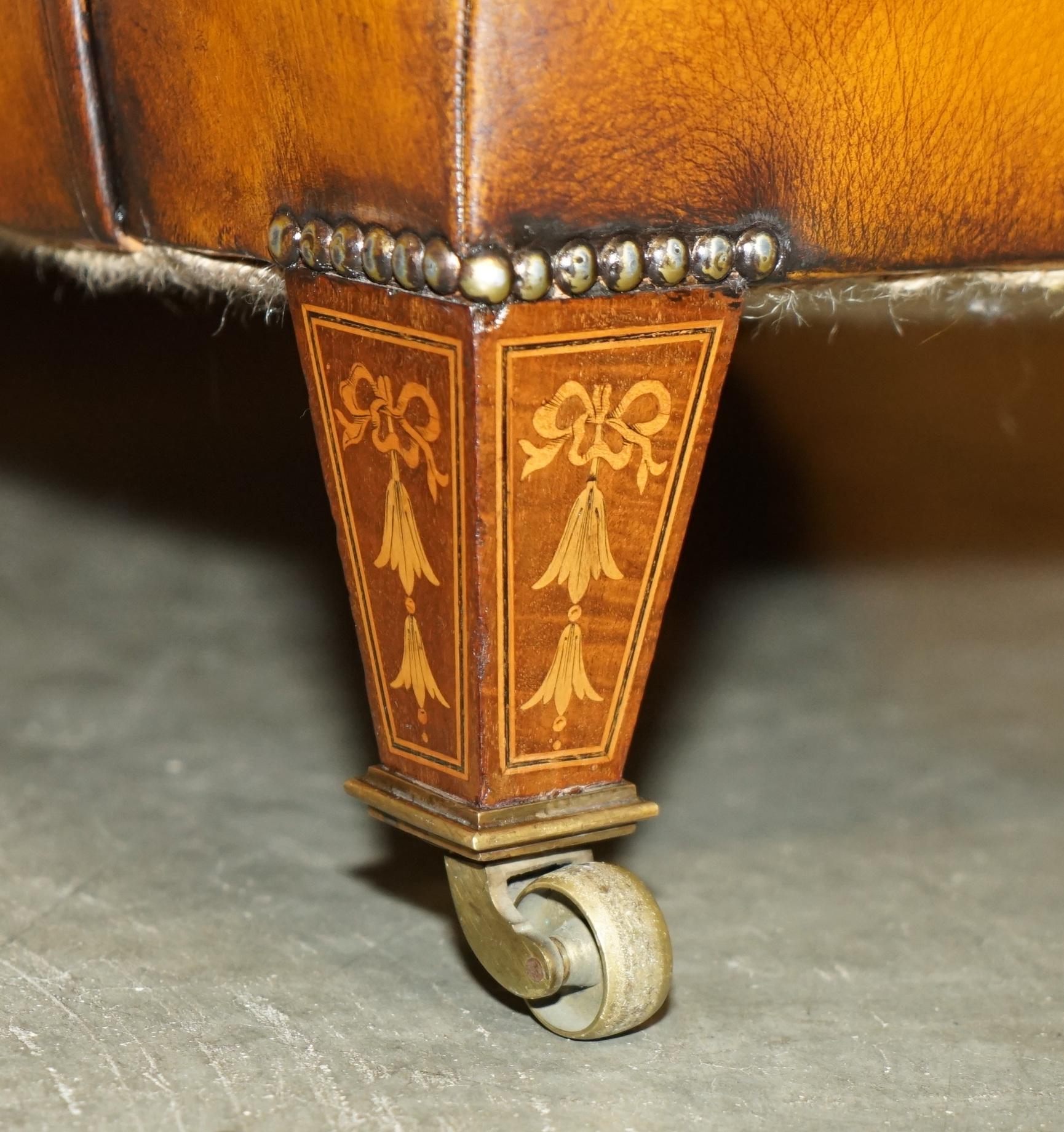 SILLÓN DE CUERO MARRÓN SUPER RARO HOWARD & SON'S COMPLETAMENTE RESTAURADO CHESTERFIELD Cuero en venta