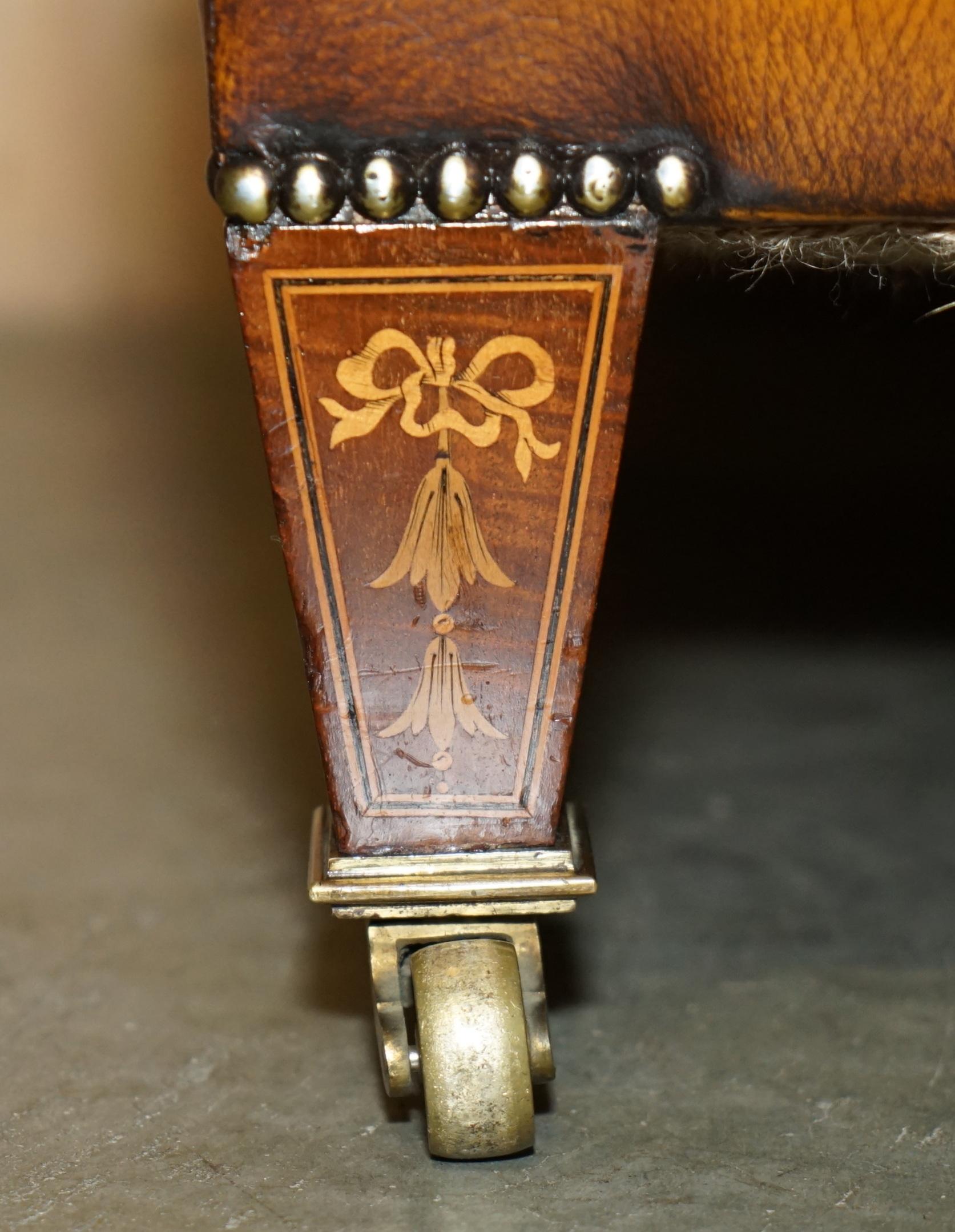 SILLÓN DE CUERO MARRÓN SUPER RARO HOWARD & SON'S COMPLETAMENTE RESTAURADO CHESTERFIELD en venta 1