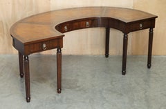 SÚPER RARA MESA DE CAZA ANTIGUA DE MADERA DURA Y CUERO MARRON MANILLOS DE CABEZA DE LiÓN