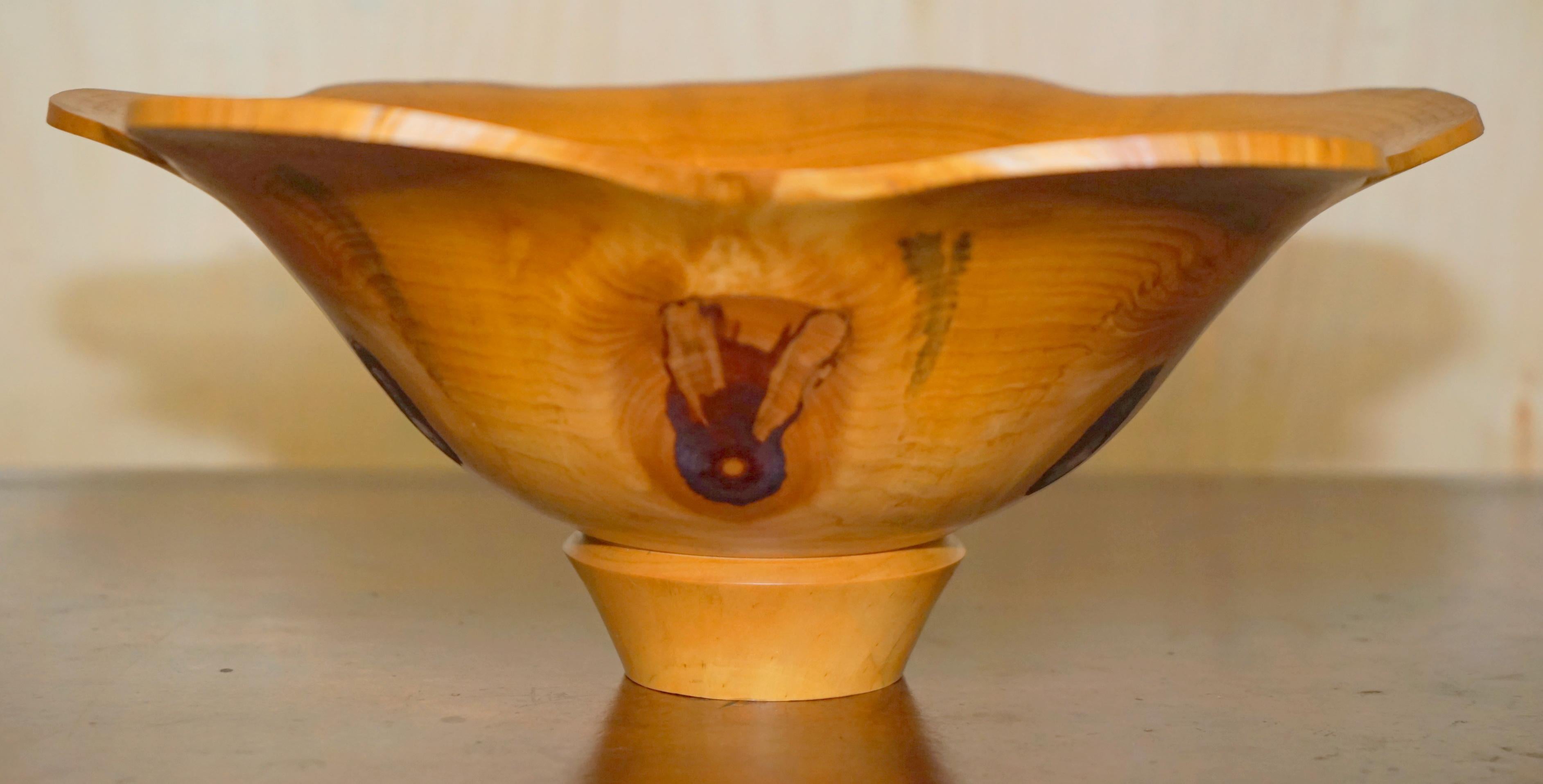 Hand-Crafted SUPER RARE LARGE MONKEY PUZZLE WOOD FRUIT BOWL BY GREGORY JERVIS MORETOn For Sale
