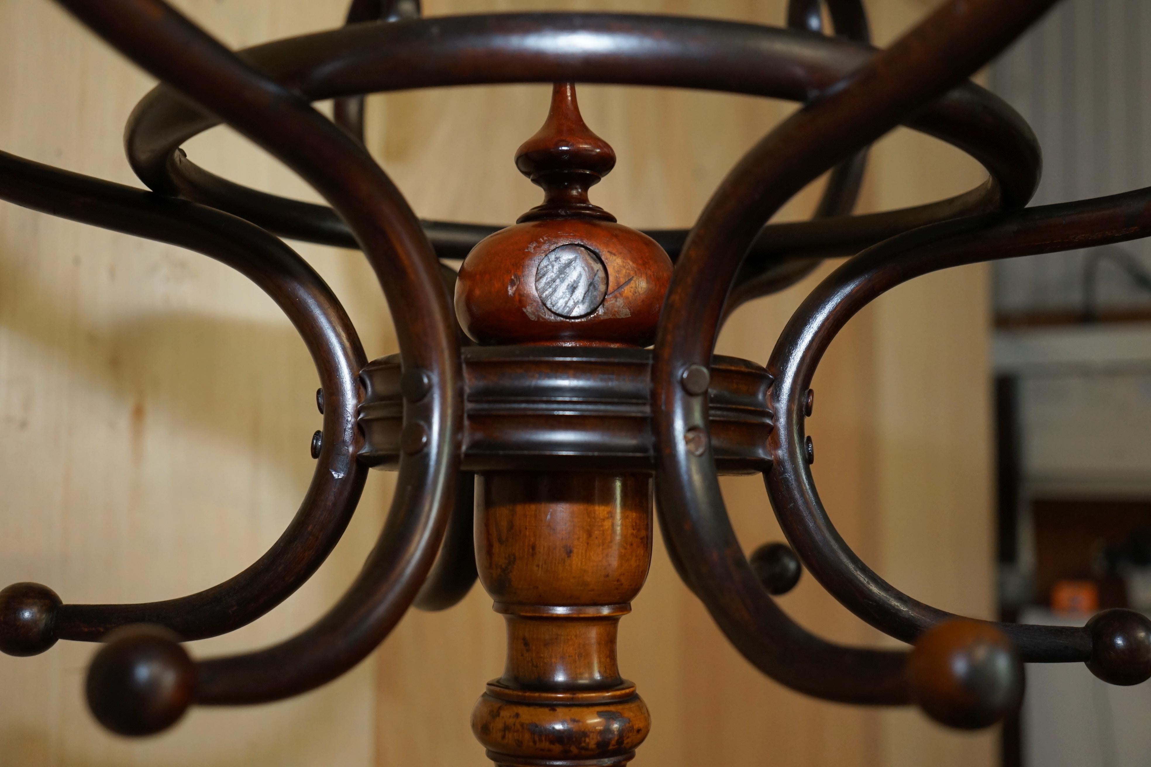 SUPER RARE ORIGINAL ANTiQUE VICTORIAN CIRCA 1880 THONET BENTWOOD COAT RACK STAND For Sale 1