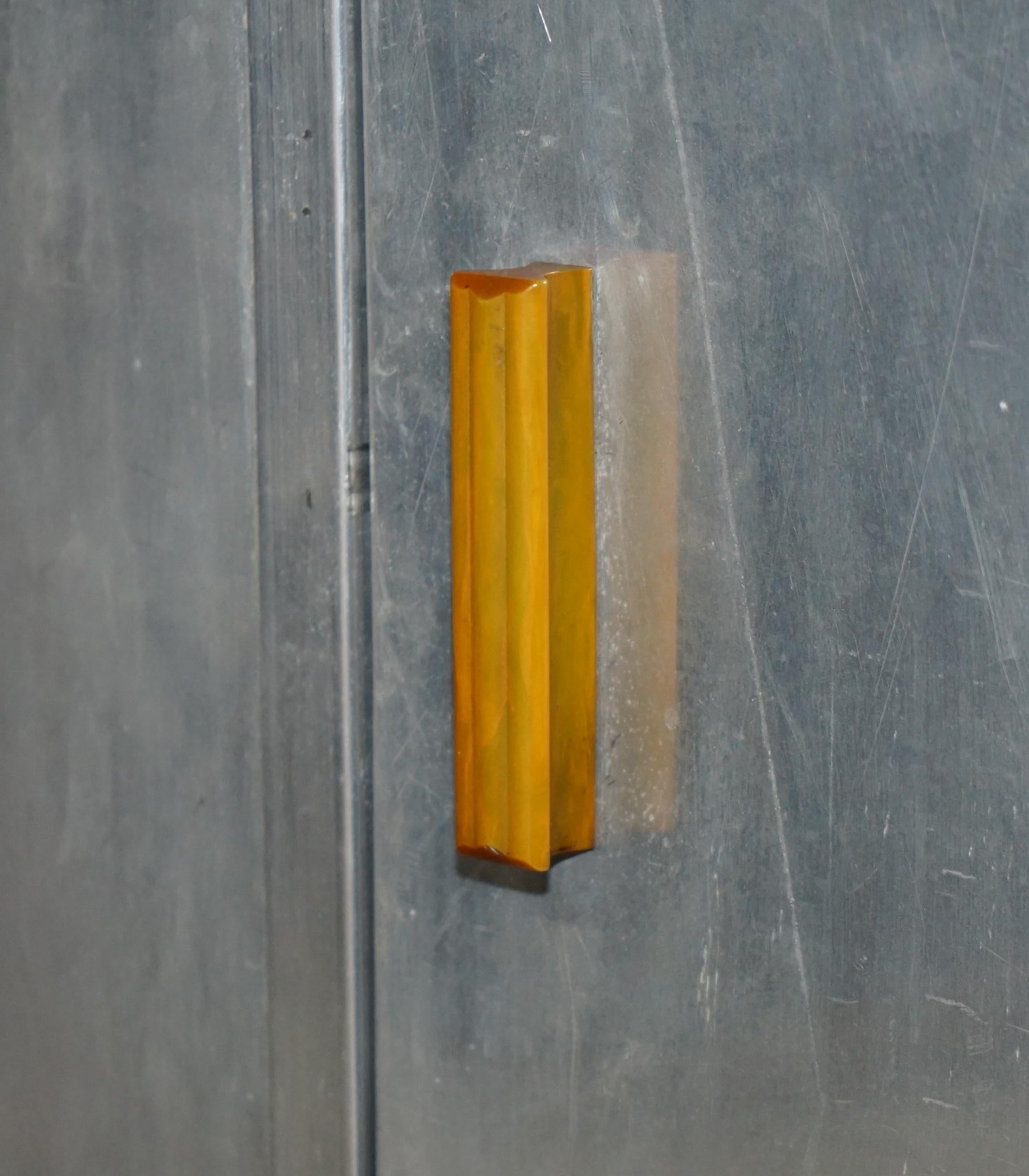 SUPER RARE ORIGINAL CIRCA 1920's MANHATTAN NEW YORK ART DECO METAL WARDROBE In Good Condition In West Sussex, Pulborough