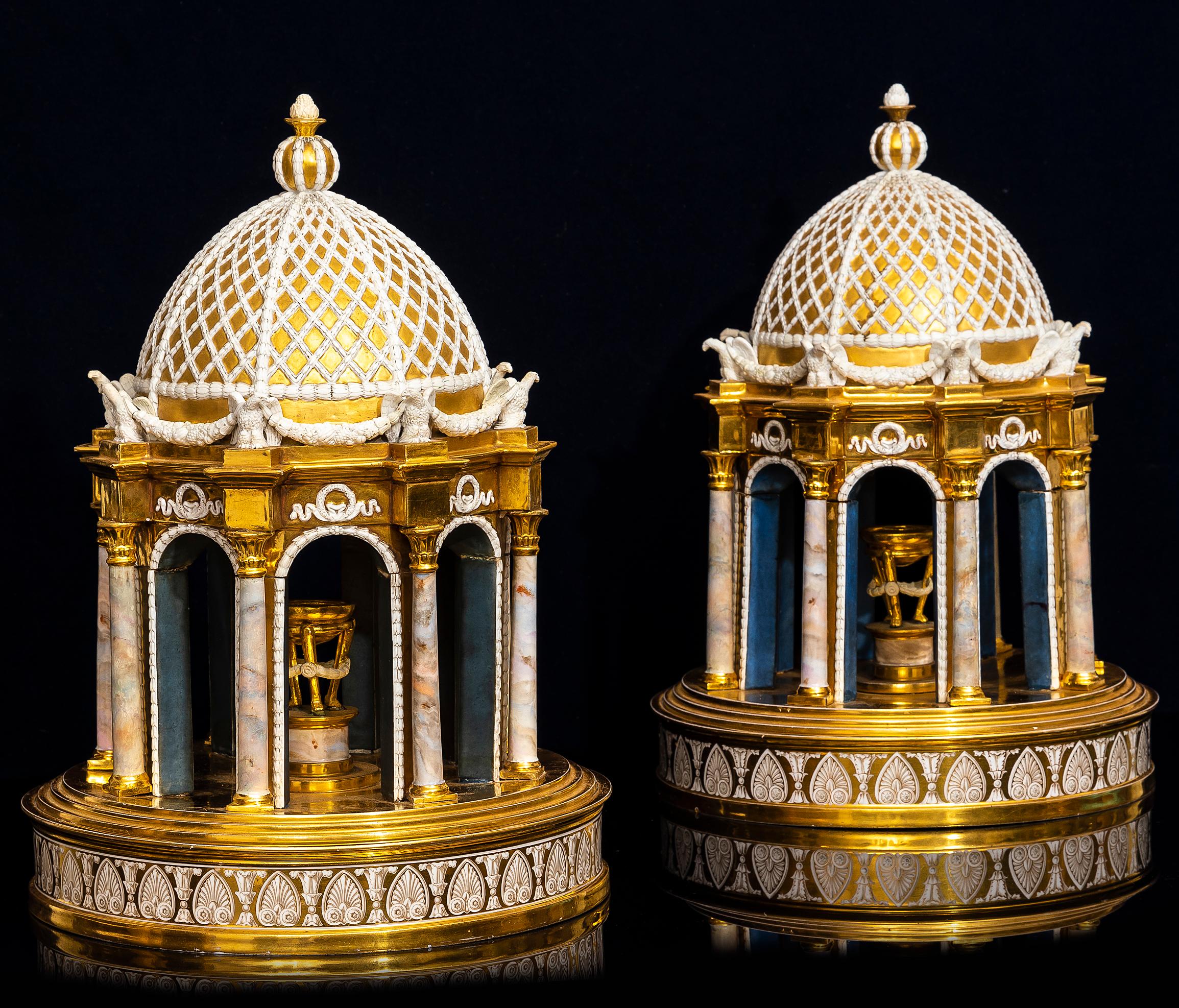 Rarísimo par de modelos de templos de porcelana dorada de París (Darte Freres) Imperio en venta