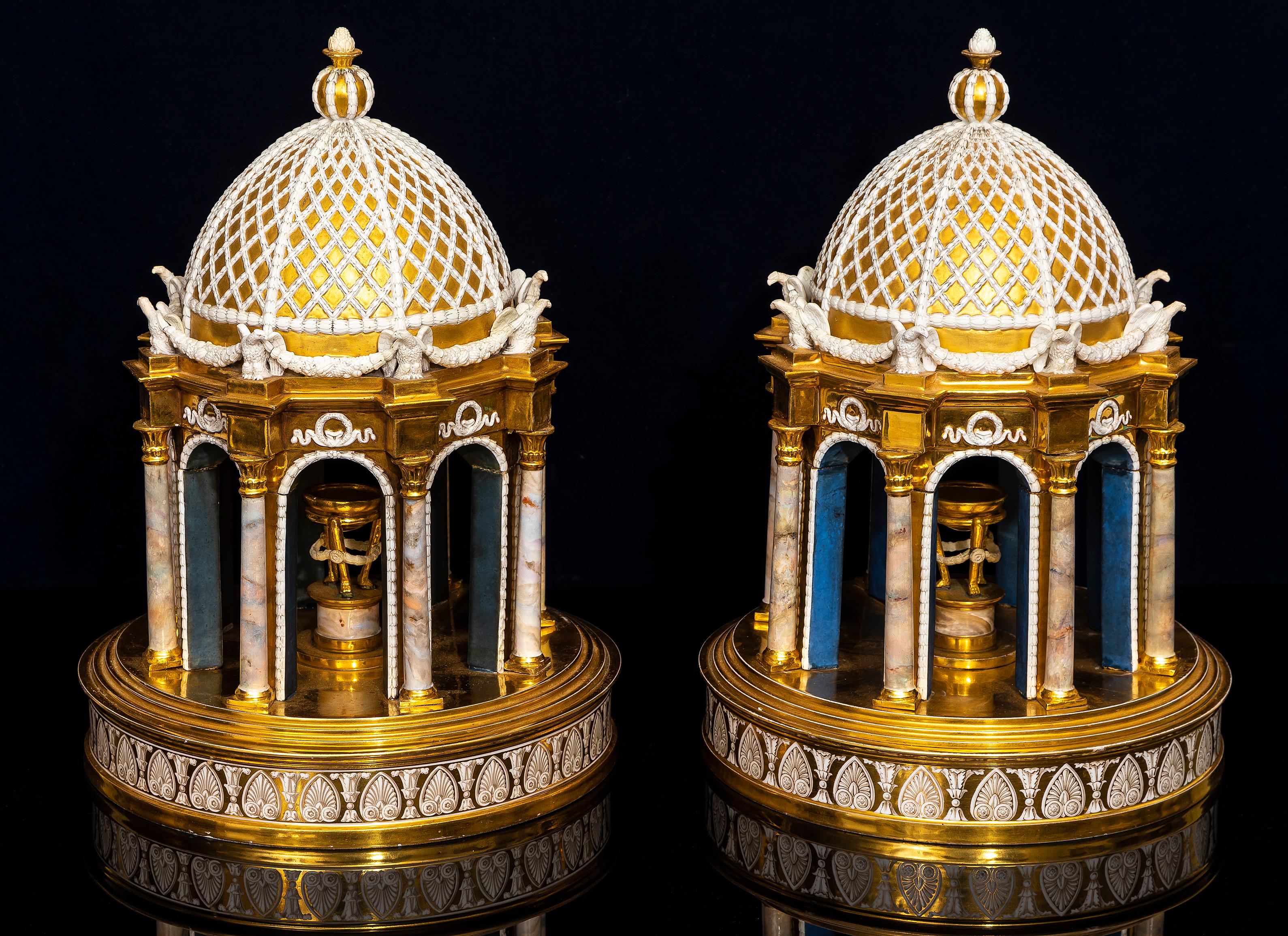 Rarísimo par de modelos de templos de porcelana dorada de París (Darte Freres) Francés en venta