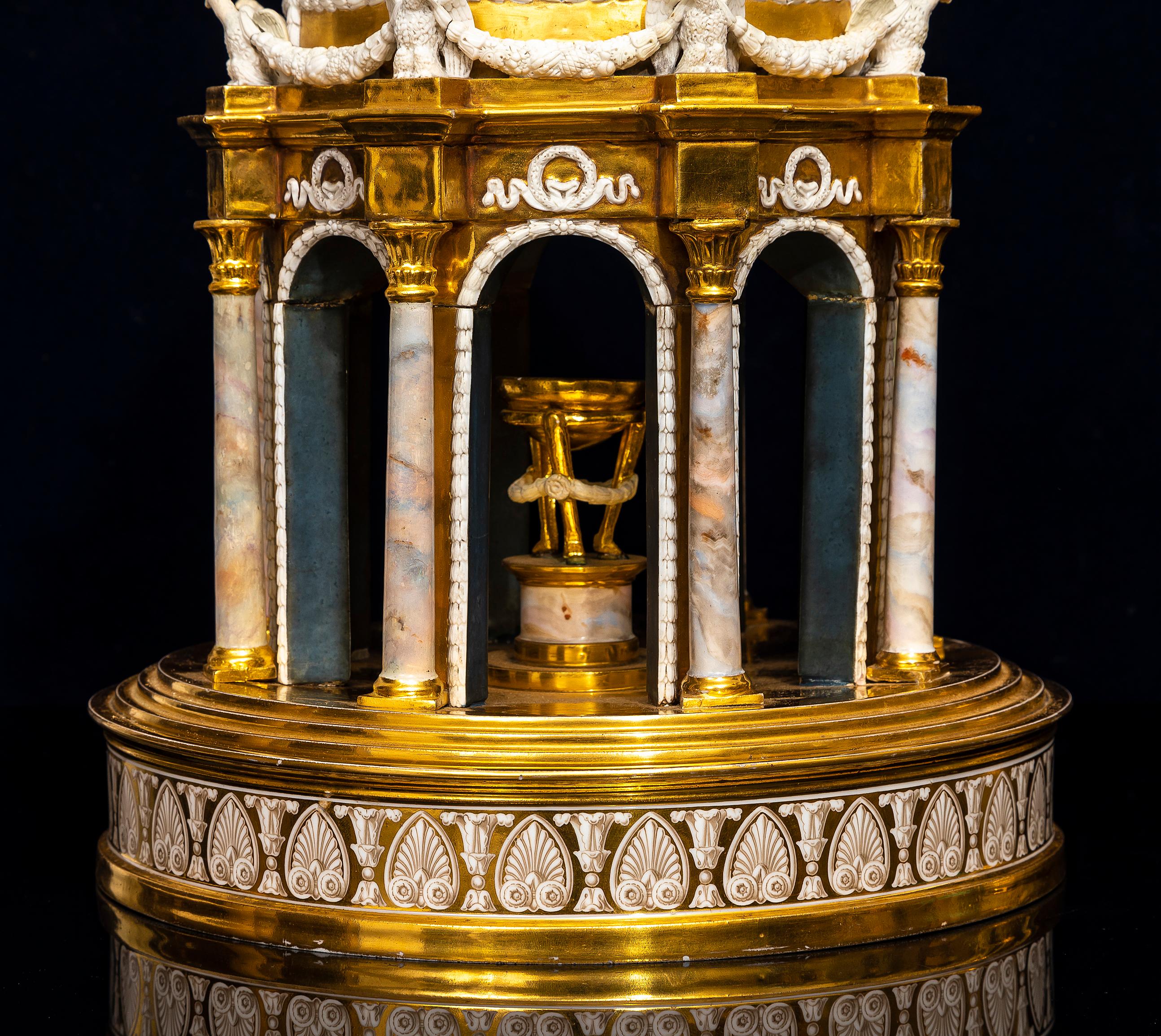 Rarísimo par de modelos de templos de porcelana dorada de París (Darte Freres) principios del siglo XIX en venta