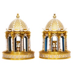 Superbe paire de modèles de temples parisiens (Darte Freres) en porcelaine avec cadre doré