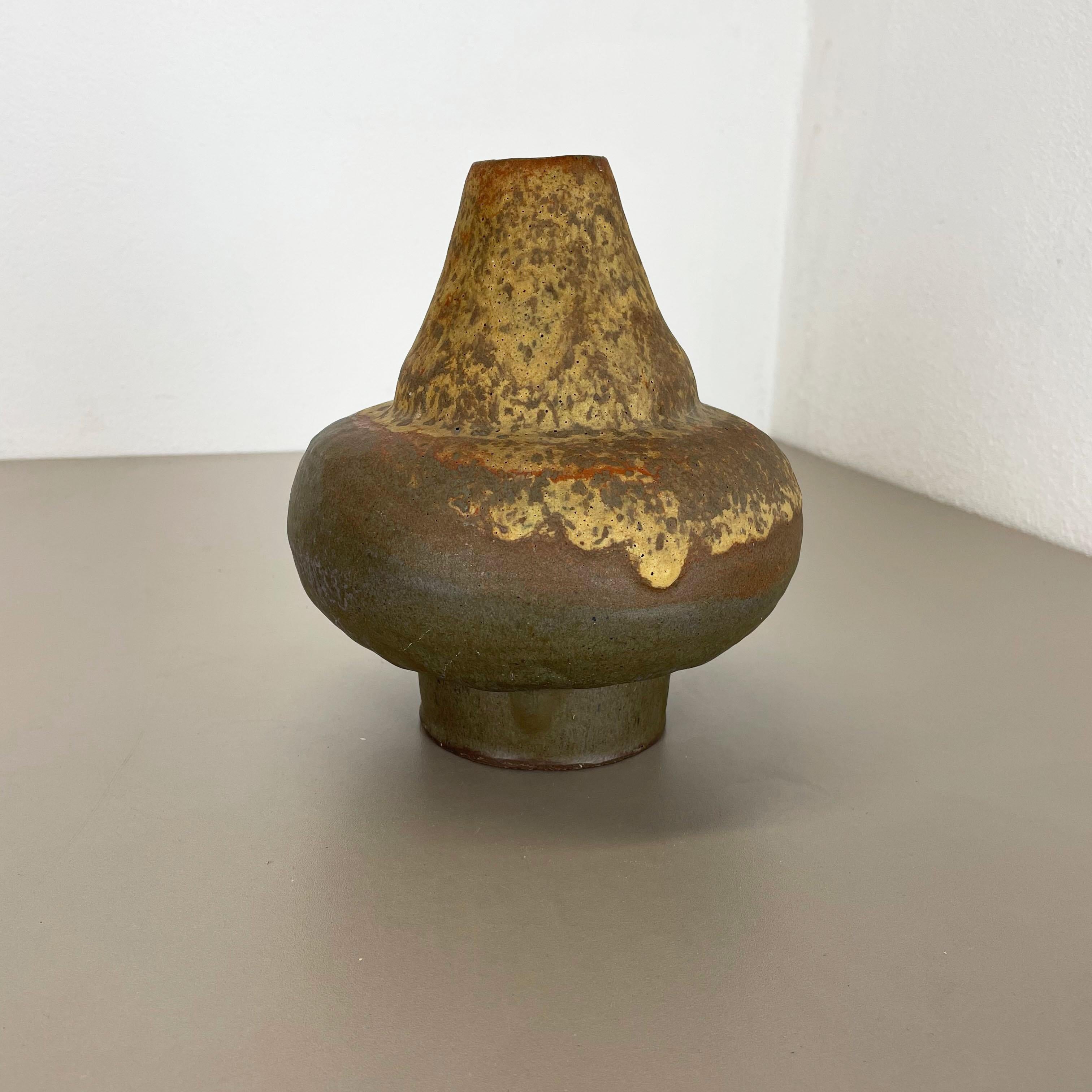 Article:

Fat lava art vase


Model: 816-1


Producer:

Ruscha, Germany



Decade:

1970s




This original vintage vase was produced in the 1970s in Germany. It is made of ceramic pottery in fat lava optic with abstract