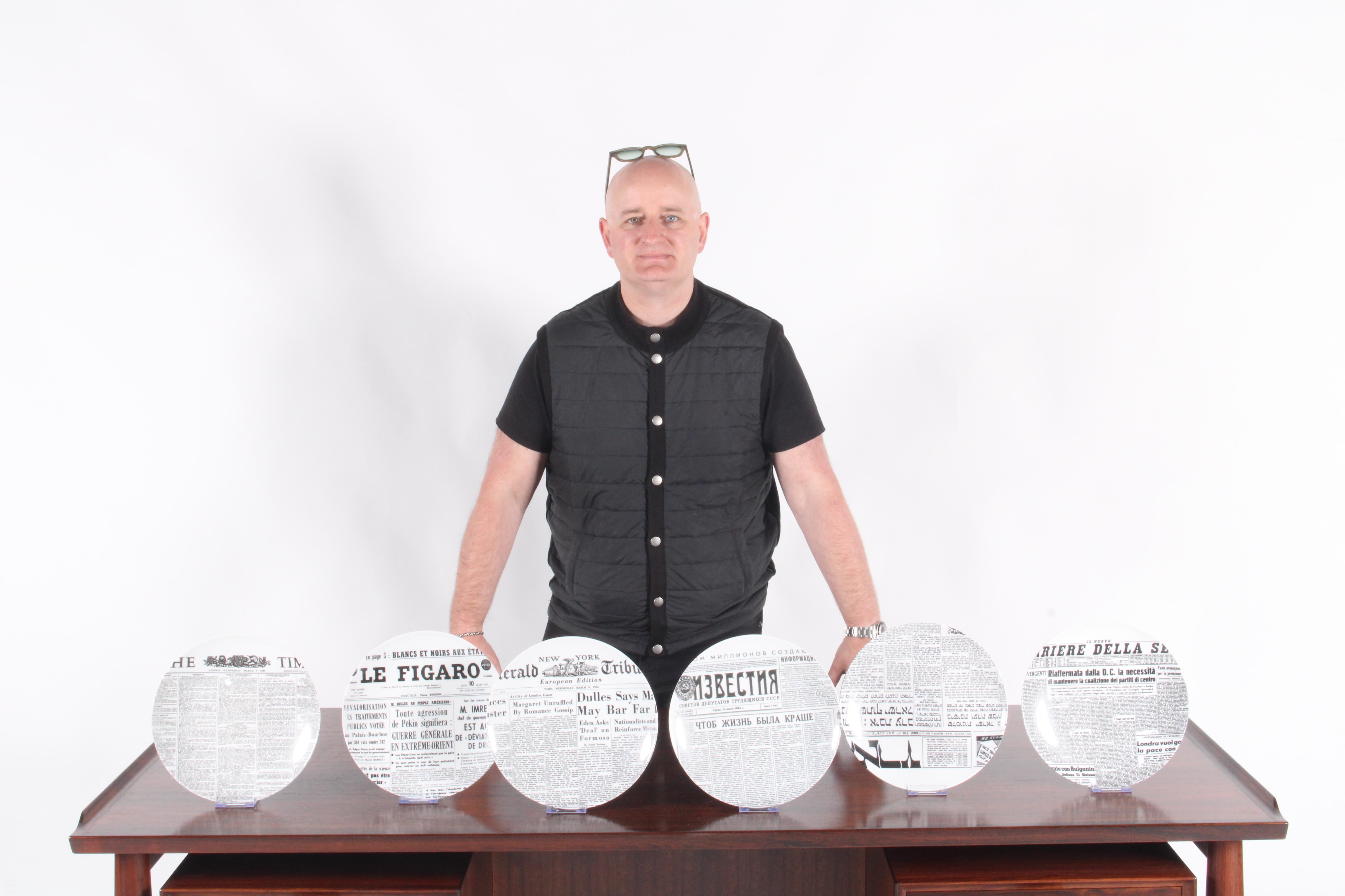 Seltene & atemberaubende dekorative Satz von sechs Fornasetti Platten (Moderne) im Angebot