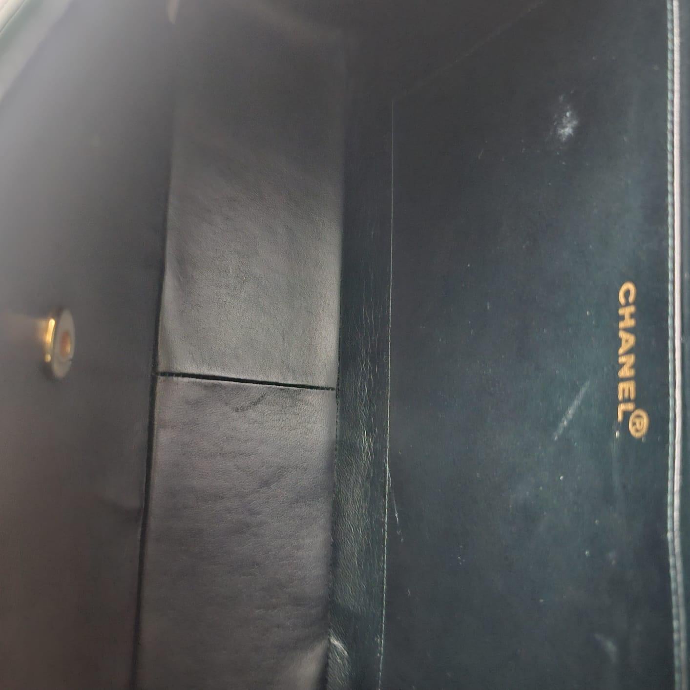 Super rare sac à rabat vintage Chanel en daim matelassé émeraude Maxi CC des années 90 en vente 12
