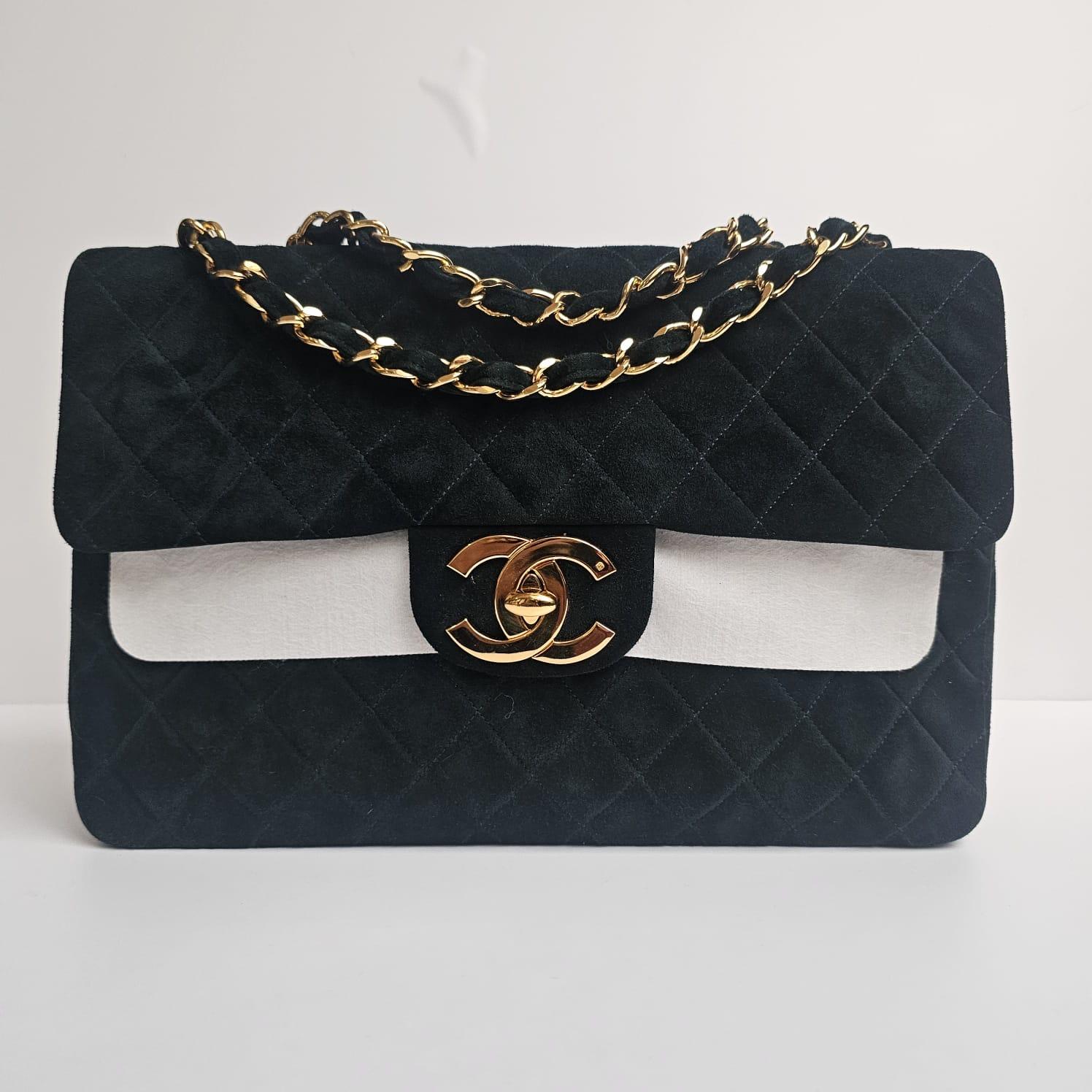 Noir Super rare sac à rabat vintage Chanel en daim matelassé émeraude Maxi CC des années 90 en vente