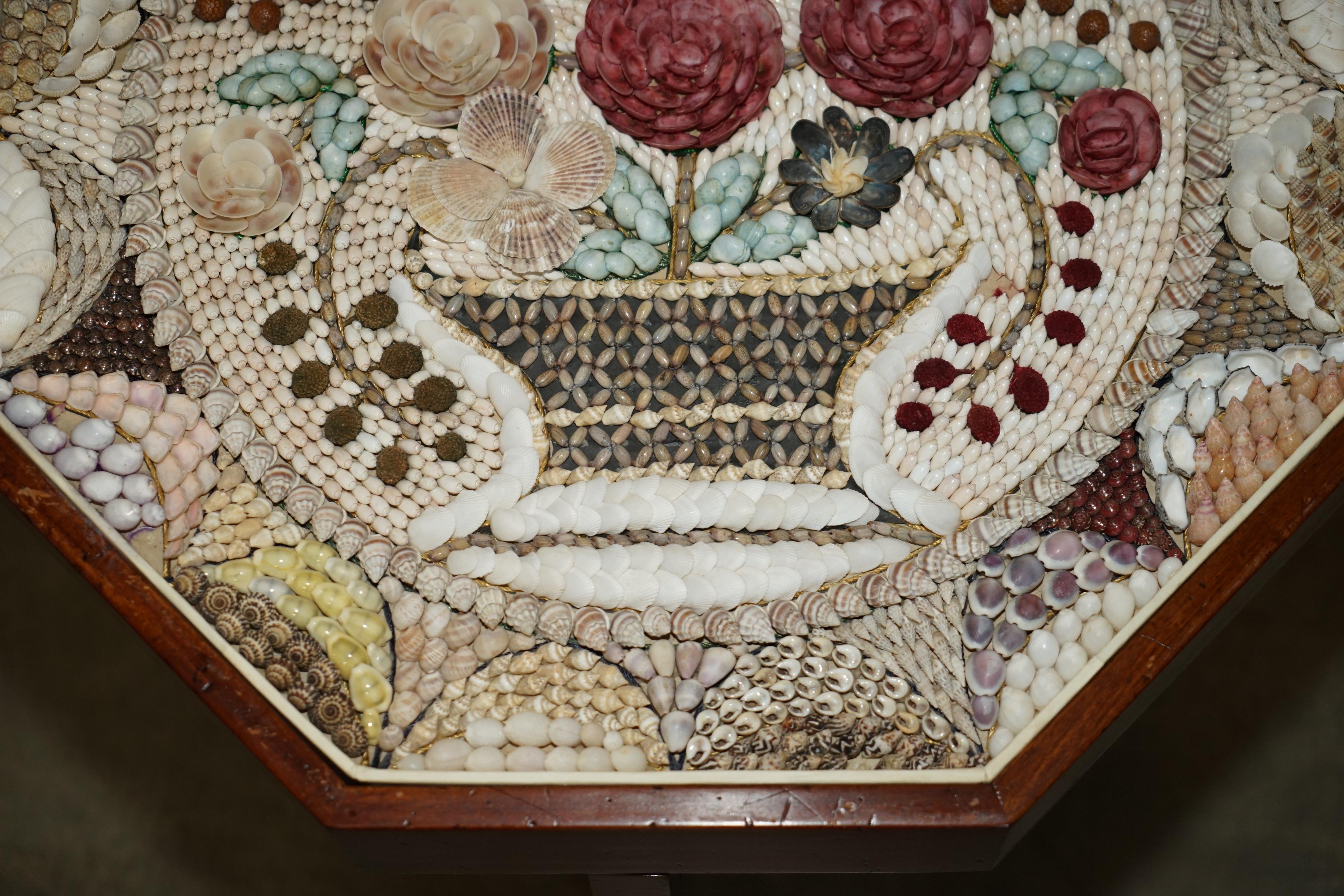 SUPER RARE ViNTAGE HIGHLY COLLECTable SAILOR'S VALENTINE SHELL DISPLAY TABLE im Angebot 4