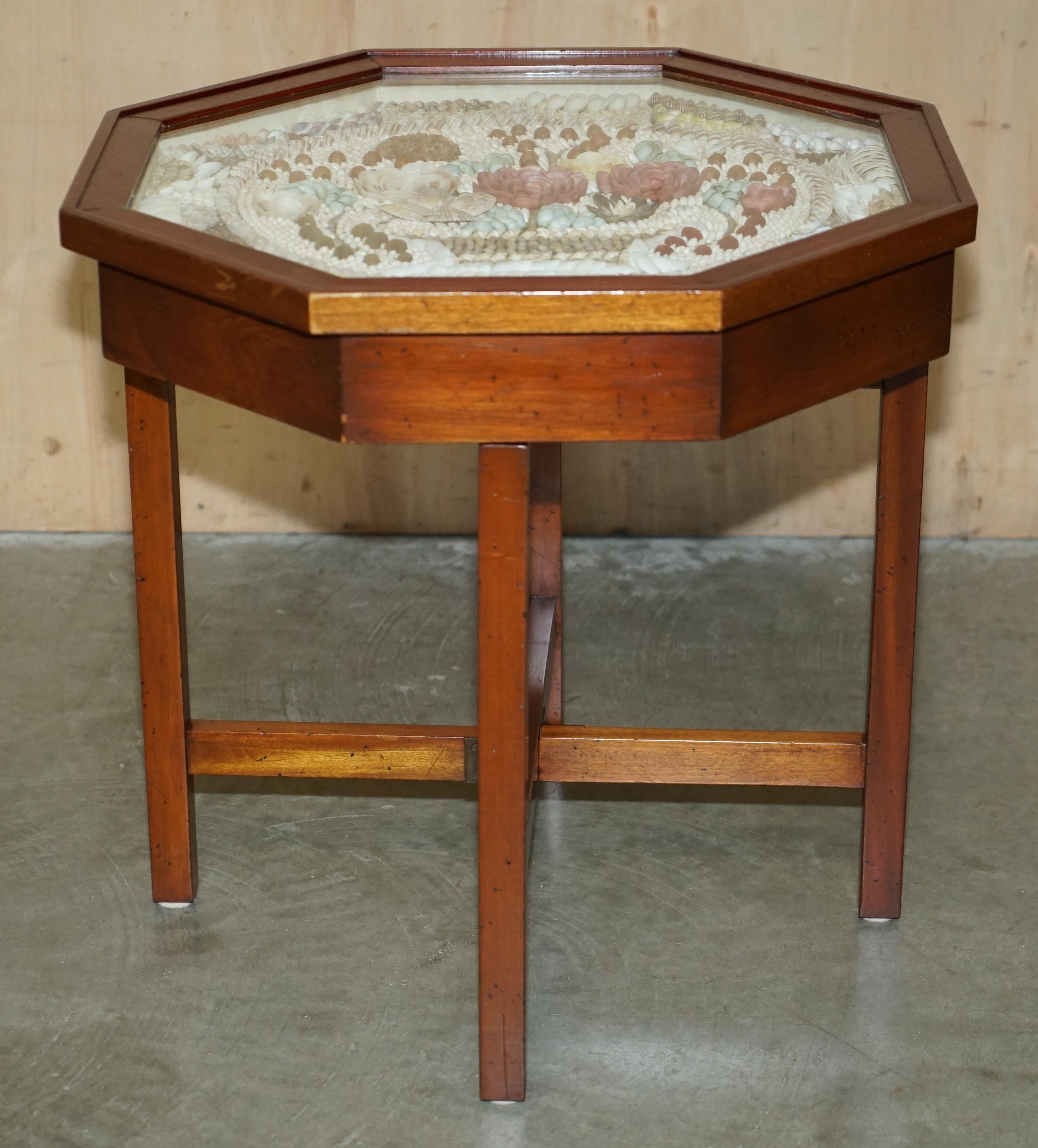 SUPER RARE ViNTAGE HIGHLY COLLECTable SAILOR'S VALENTINE SHELL DISPLAY TABLE im Angebot 8