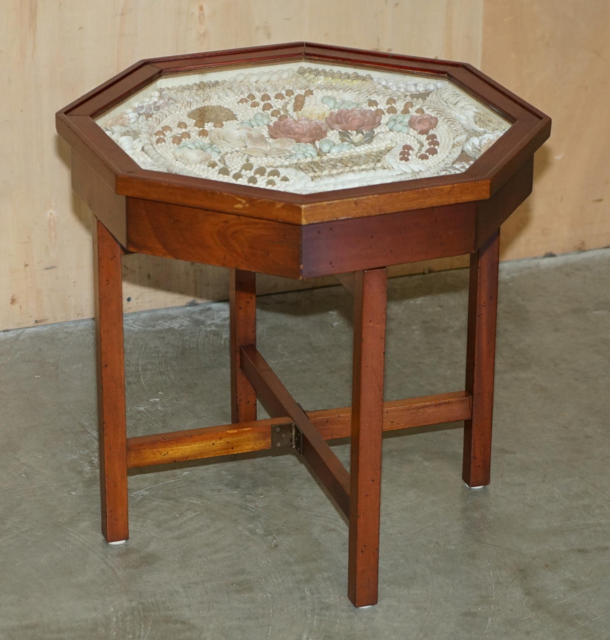 SUPER RARE ViNTAGE HIGHLY COLLECTable SAILOR'S VALENTINE SHELL DISPLAY TABLE (Arts and Crafts) im Angebot