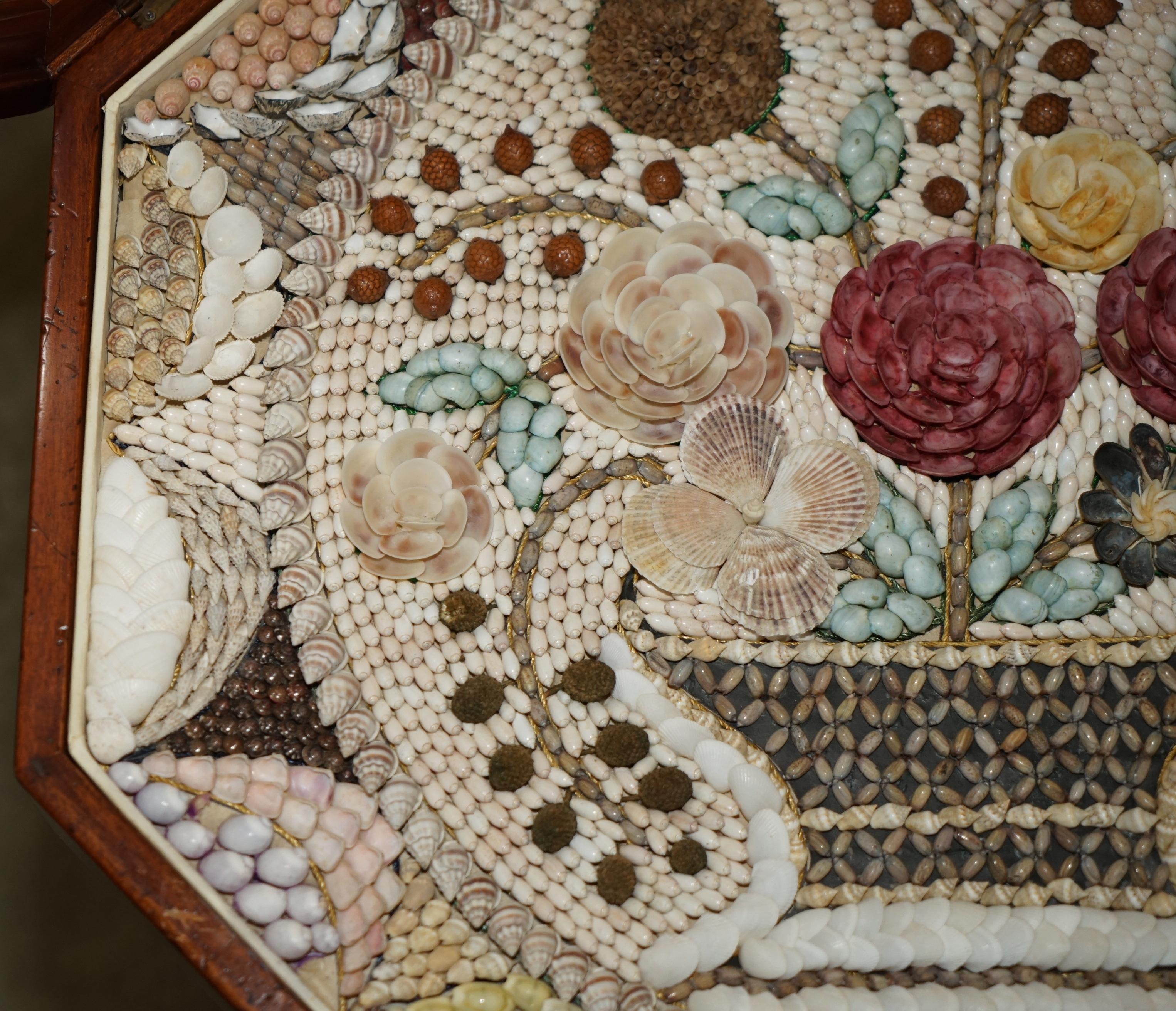 SUPER RARE ViNTAGE HIGHLY COLLECTable SAILOR'S VALENTINE SHELL DISPLAY TABLE im Angebot 2