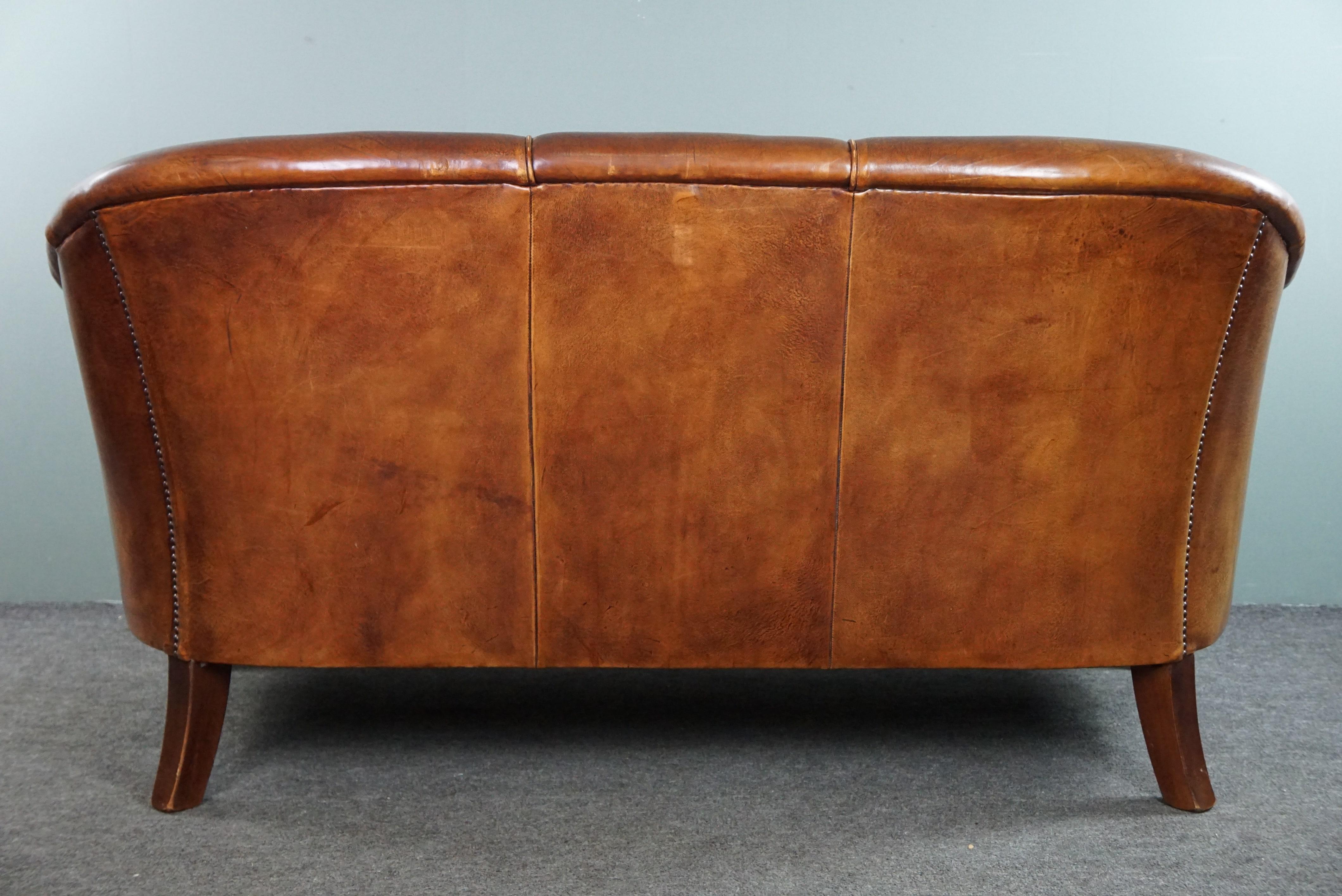 Super rugged vintage sheep leather 2-seater sofa in club style In Fair Condition For Sale In Harderwijk, NL