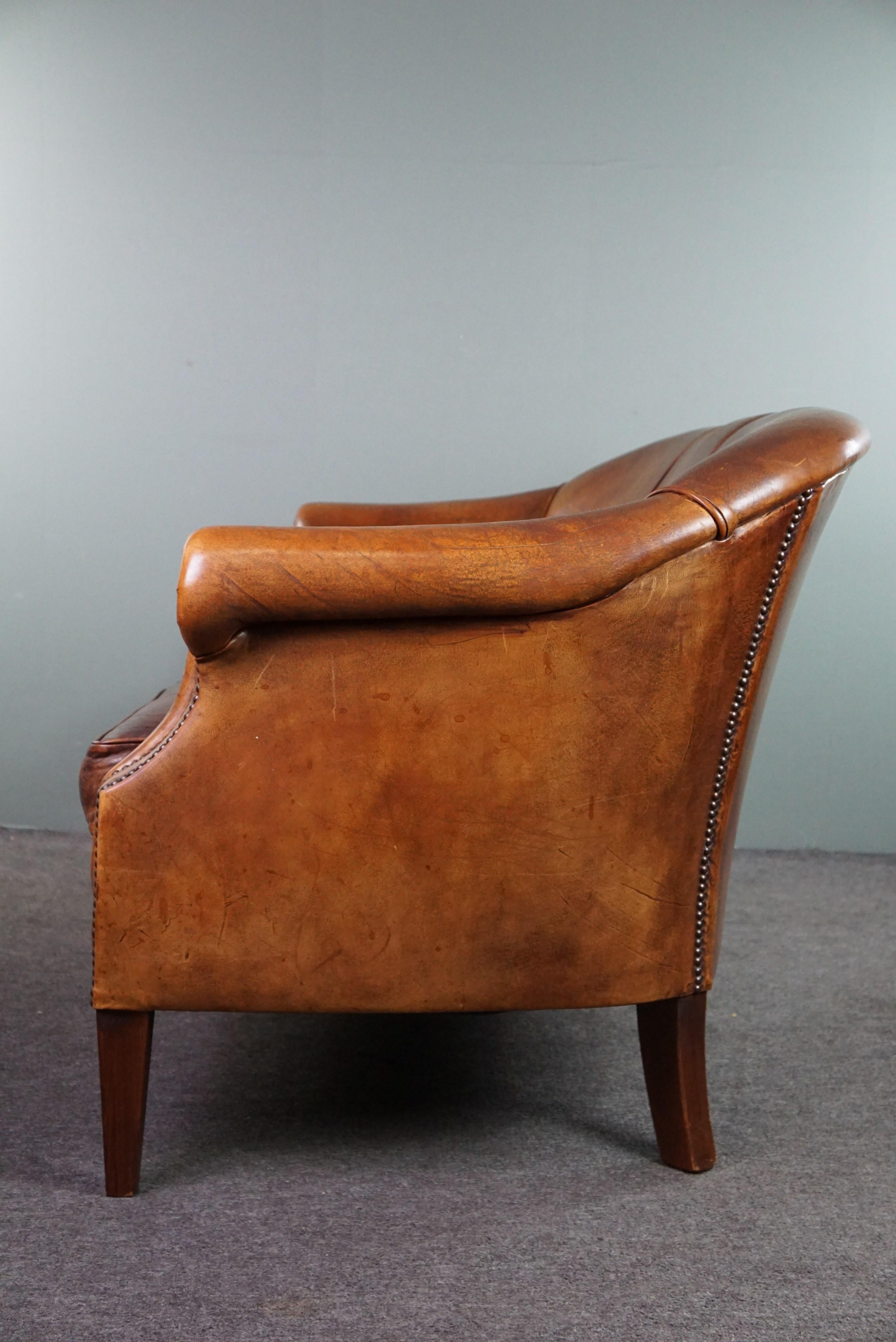 Late 20th Century Super rugged vintage sheep leather 2-seater sofa in club style For Sale