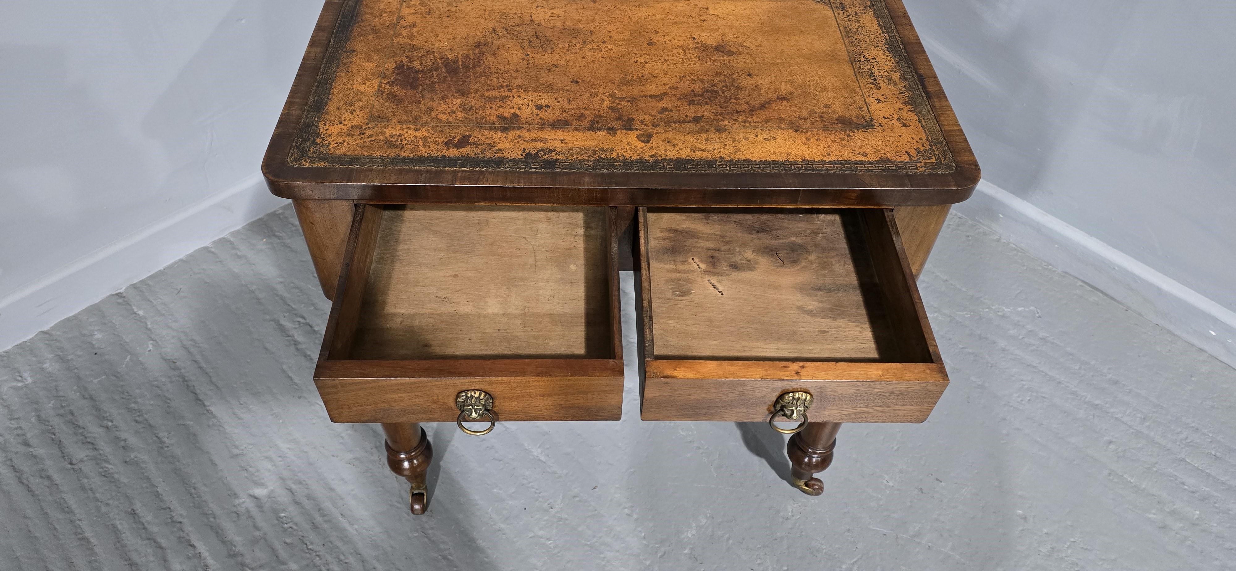 Anglais Super petit bureau victorien en vente