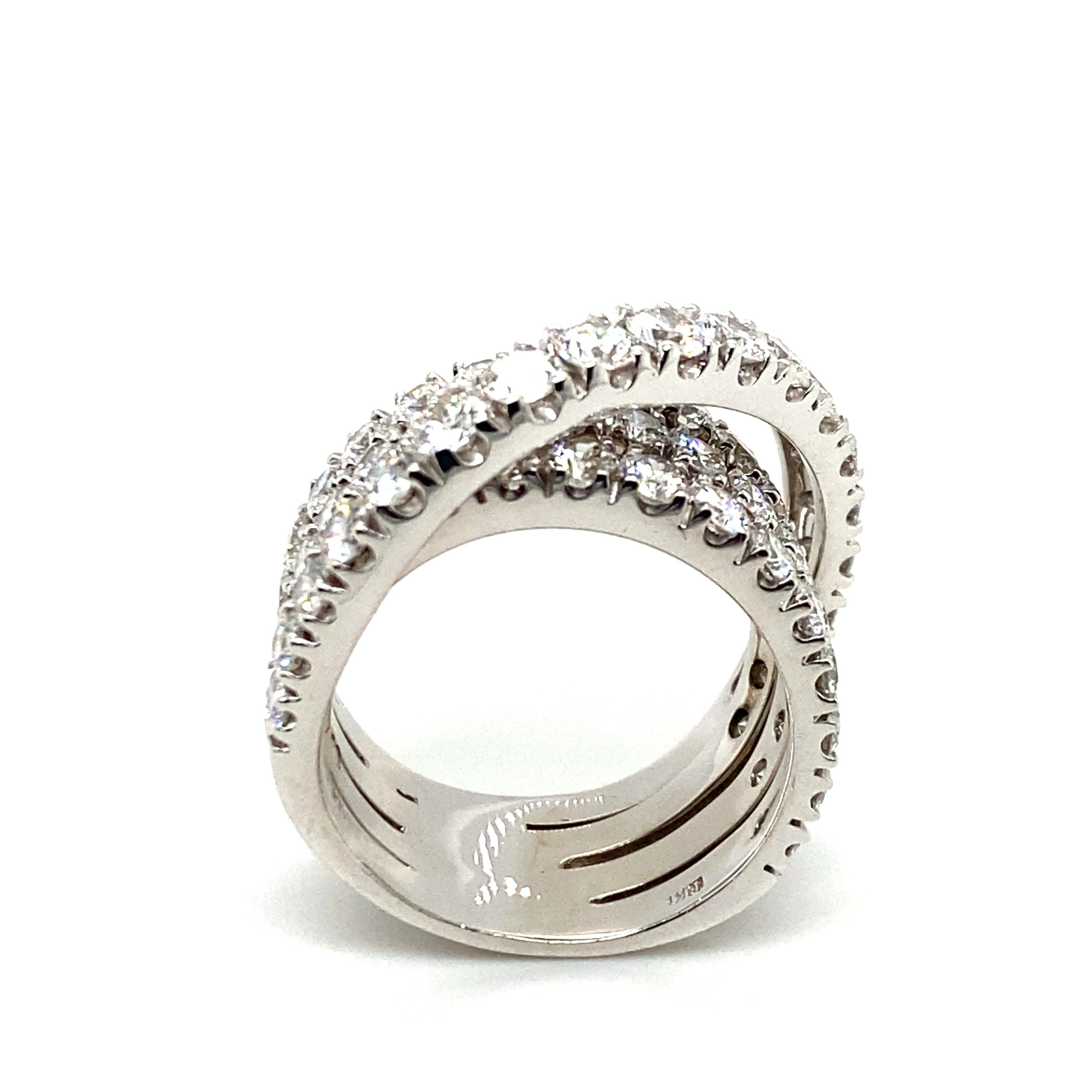Super Sparkling Diamond Ring by Crivelli in 18 Karat White Gold For Sale 3