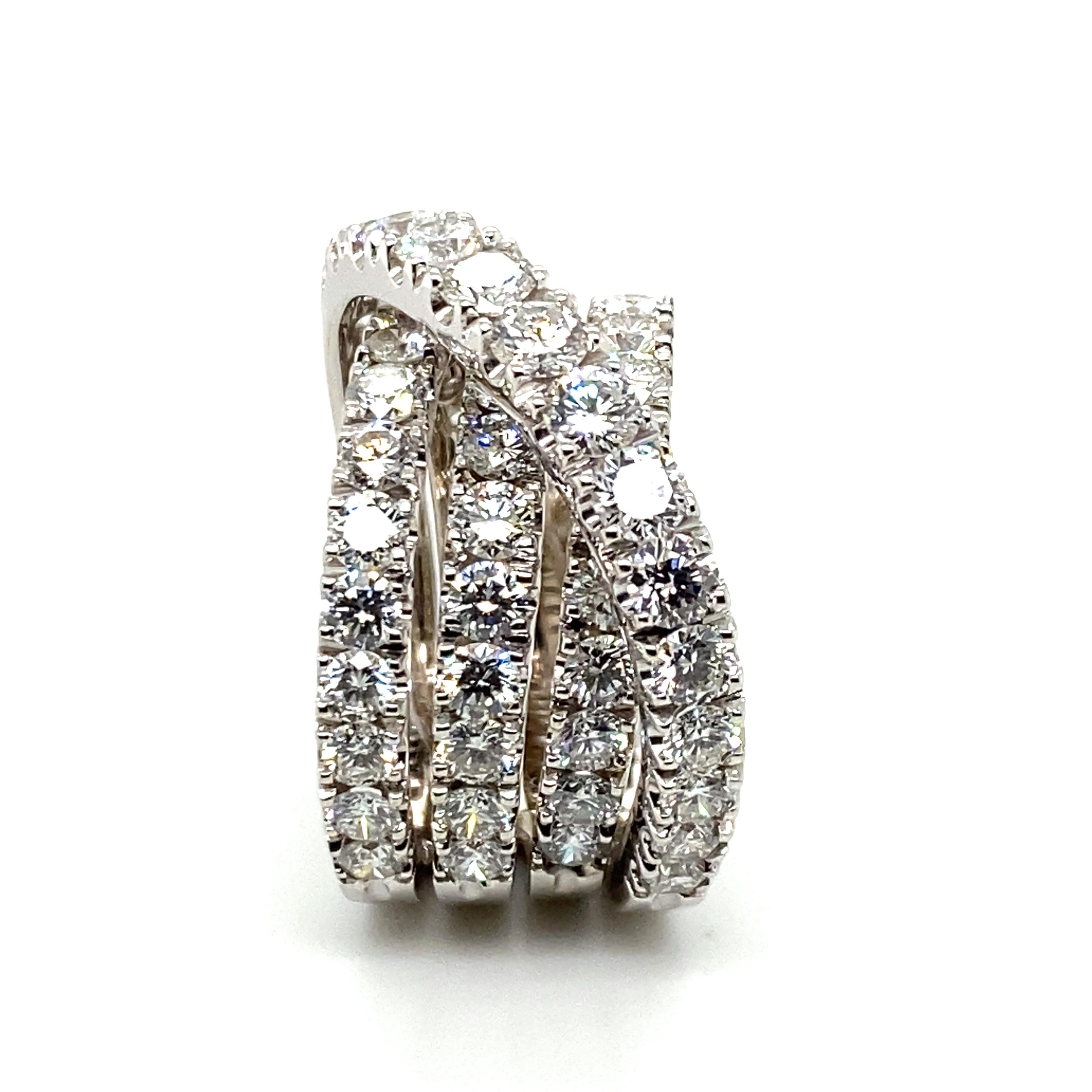 Super Sparkling Diamond Ring by Crivelli in 18 Karat White Gold For Sale 7