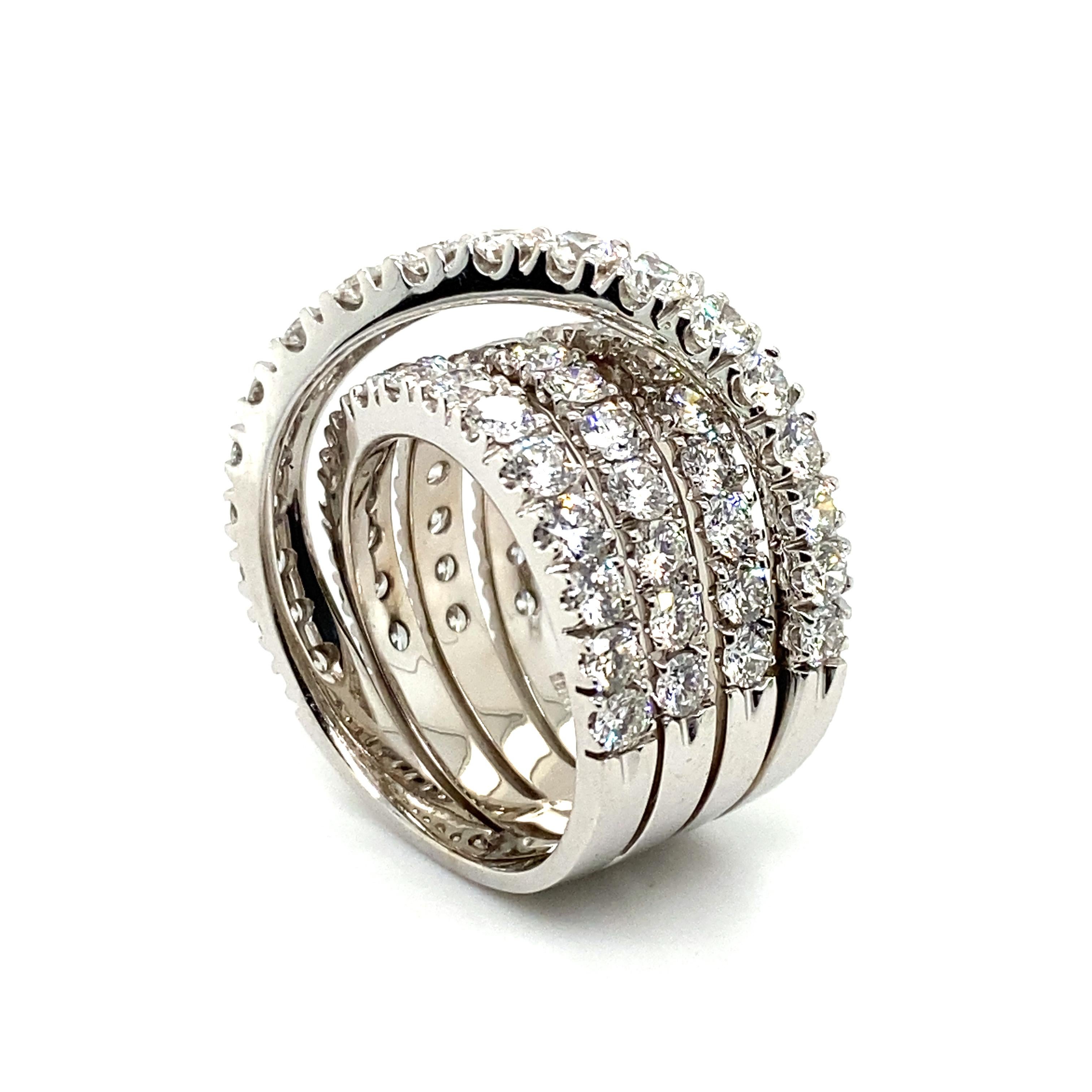Super Sparkling Diamond Ring by Crivelli in 18 Karat White Gold For Sale 8