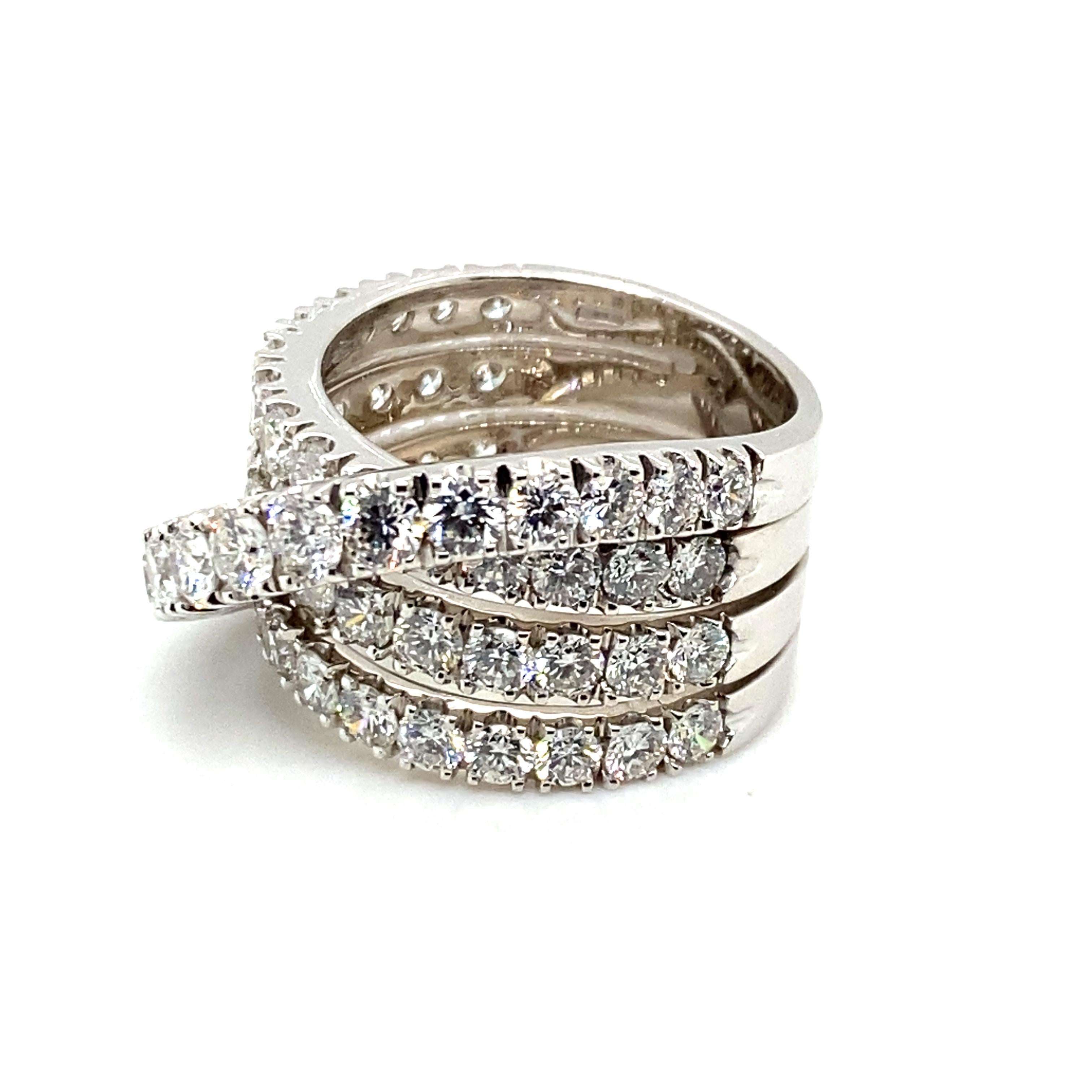 Contemporary Super Sparkling Diamond Ring by Crivelli in 18 Karat White Gold For Sale