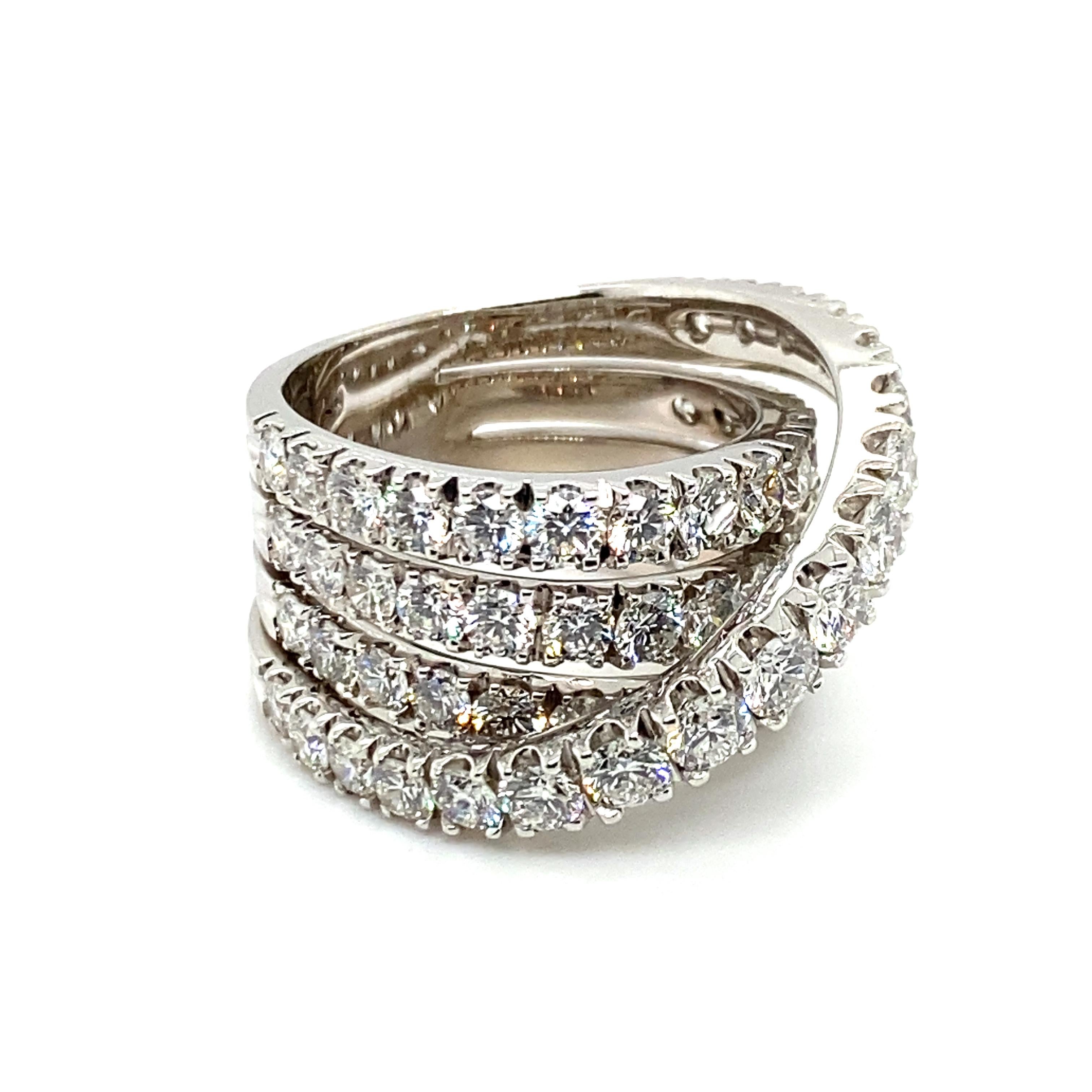 Super Sparkling Diamond Ring by Crivelli in 18 Karat White Gold In Excellent Condition For Sale In Lucerne, CH