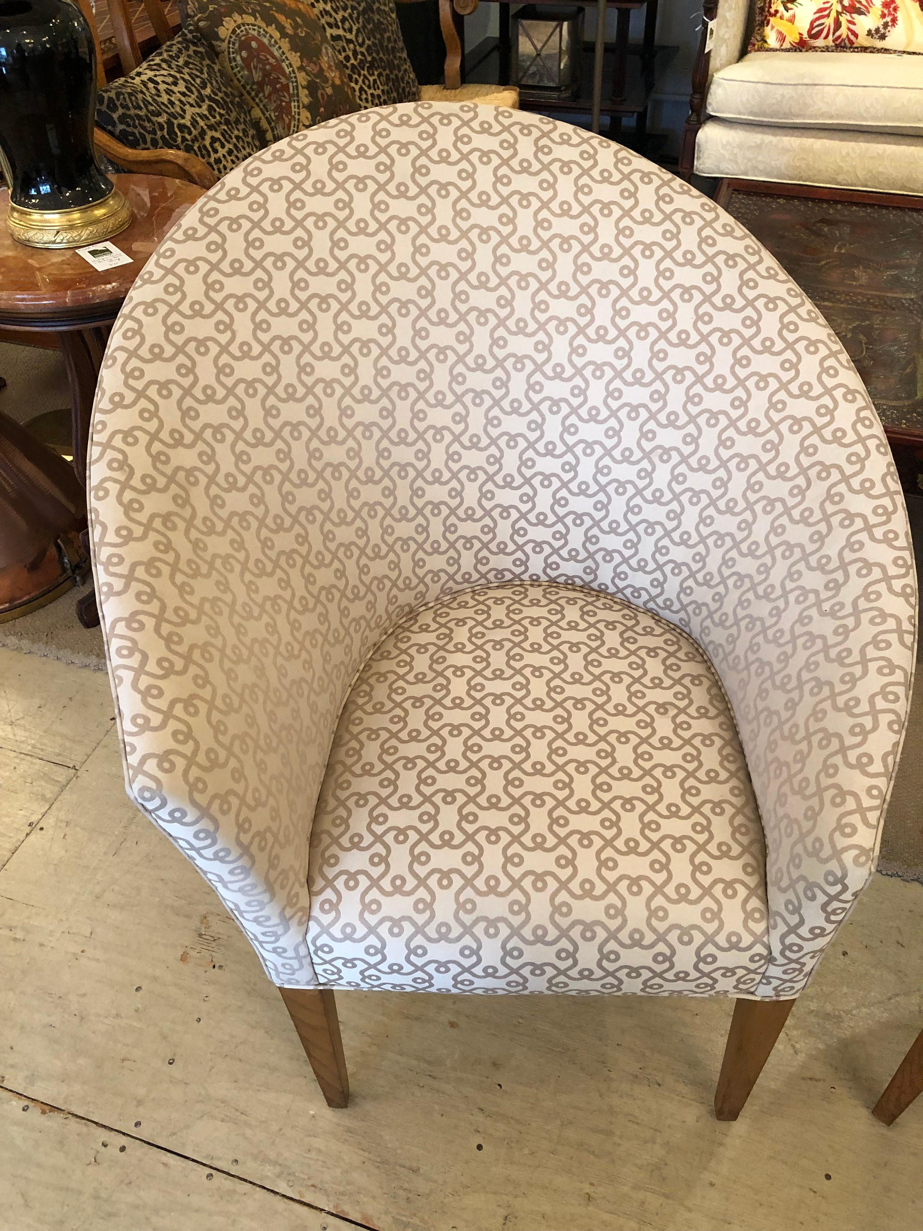 Very stylish asymmetrically shaped pair of sleek club chairs upholstered in a contemporary beige fabric with taupe squiggly lines. Modern tapered legs and very comfortable.
Measures: seat height 19, seat depth 19.5, arm height 30.