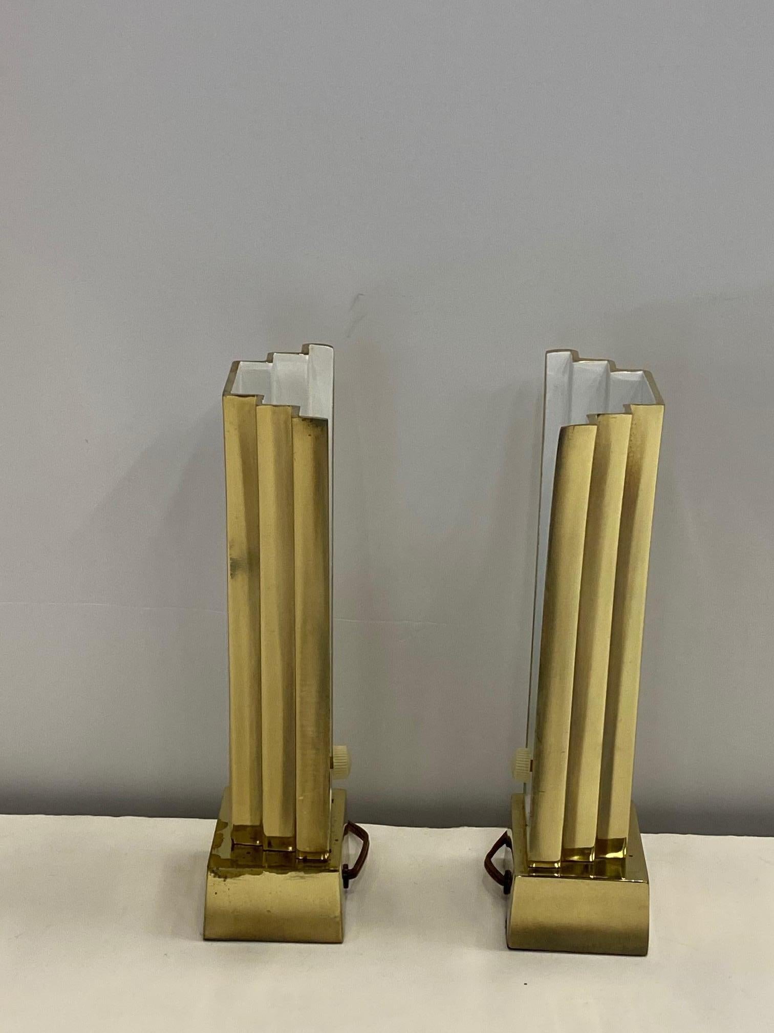 Super Stylish Pair of Mid Century Art Deco Brass Table Lamps by Stiffel In Good Condition In Hopewell, NJ