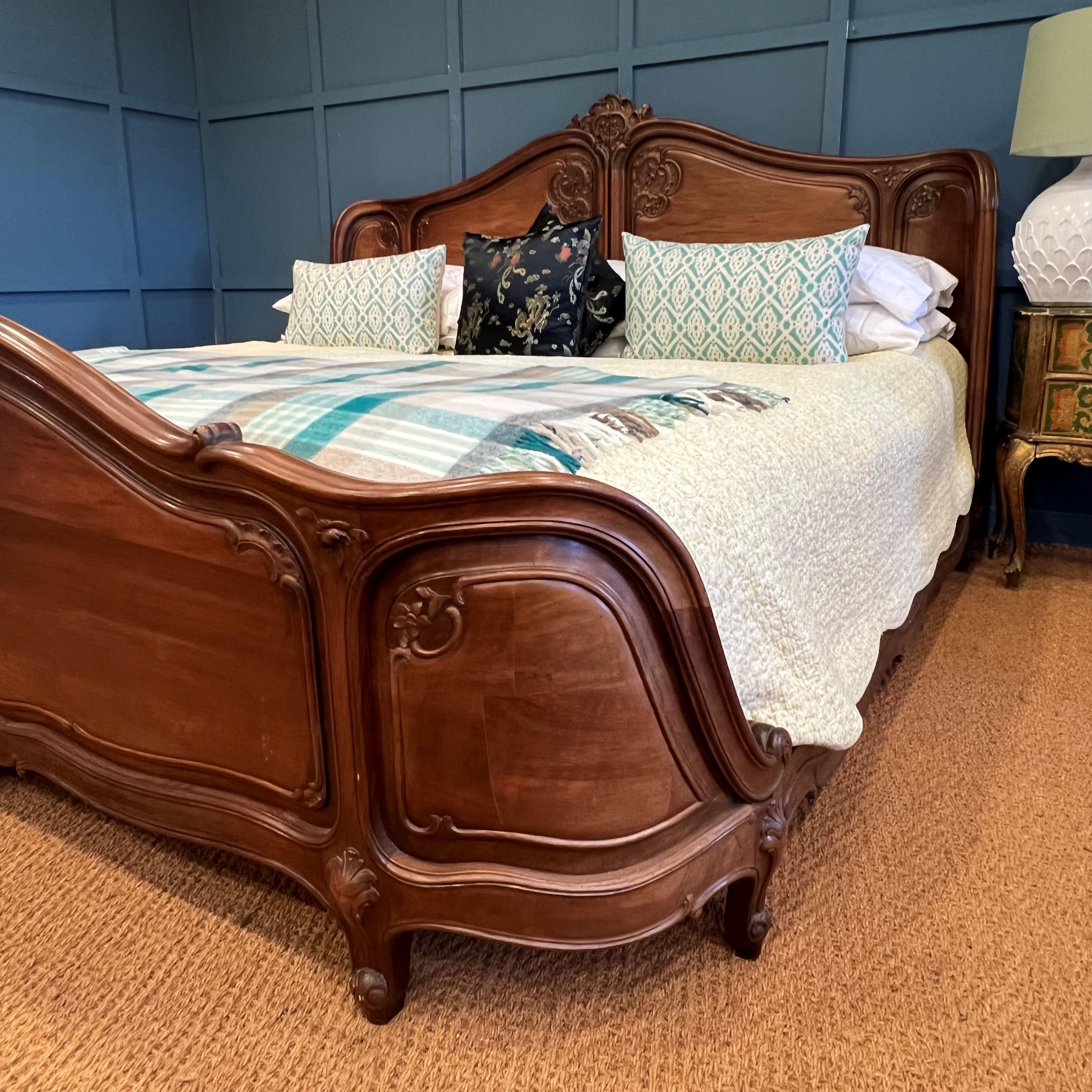 Super Superking, Antique French Walnut Bed In Good Condition In Headley, GB