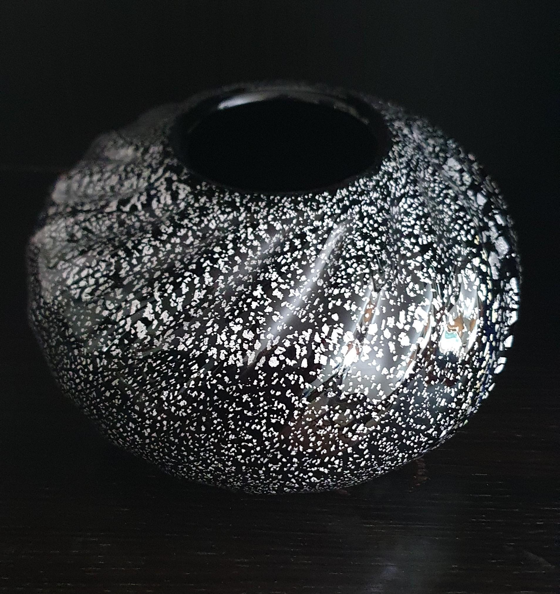 Vaso in vetro di Murano super spesso di Mazzuccato Murano, nero trasparente e foglia d'argento in vendita 2