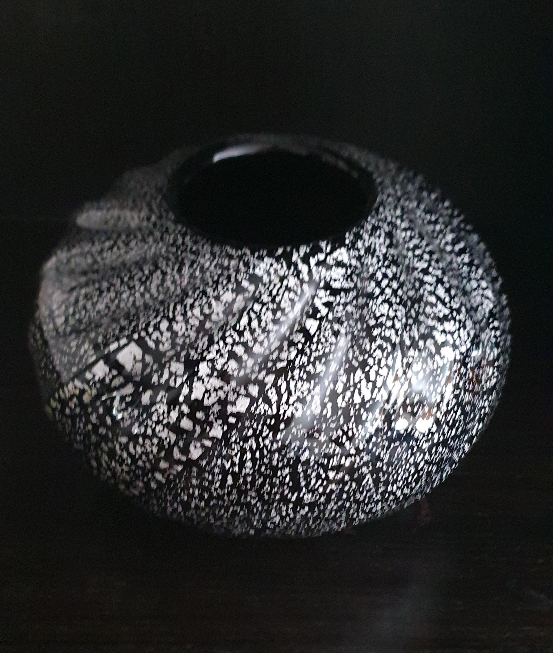 Fine XX secolo Vaso in vetro di Murano super spesso di Mazzuccato Murano, nero trasparente e foglia d'argento in vendita