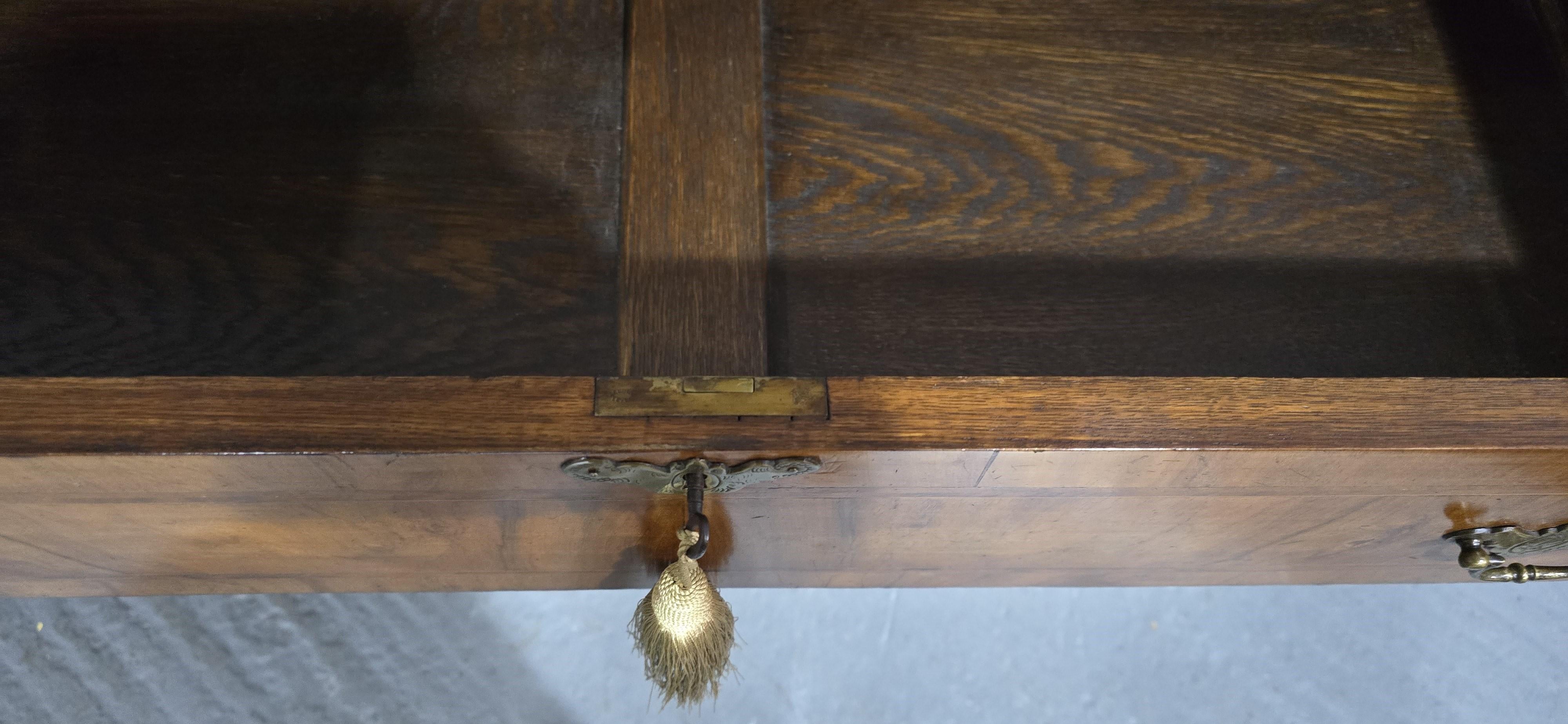 Super commode en noyer en vente 4