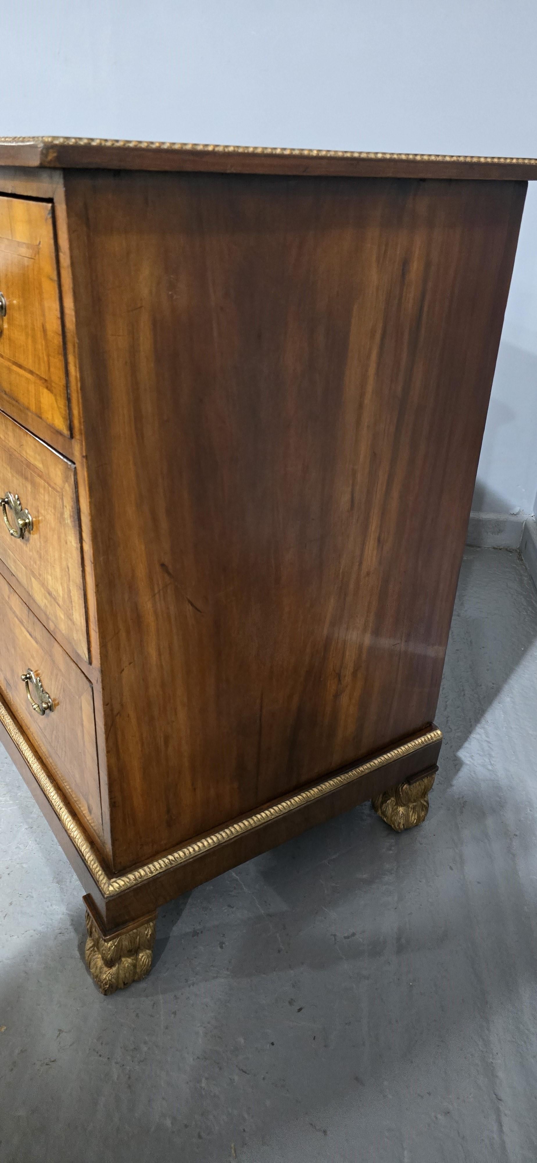 Super commode en noyer en vente 2