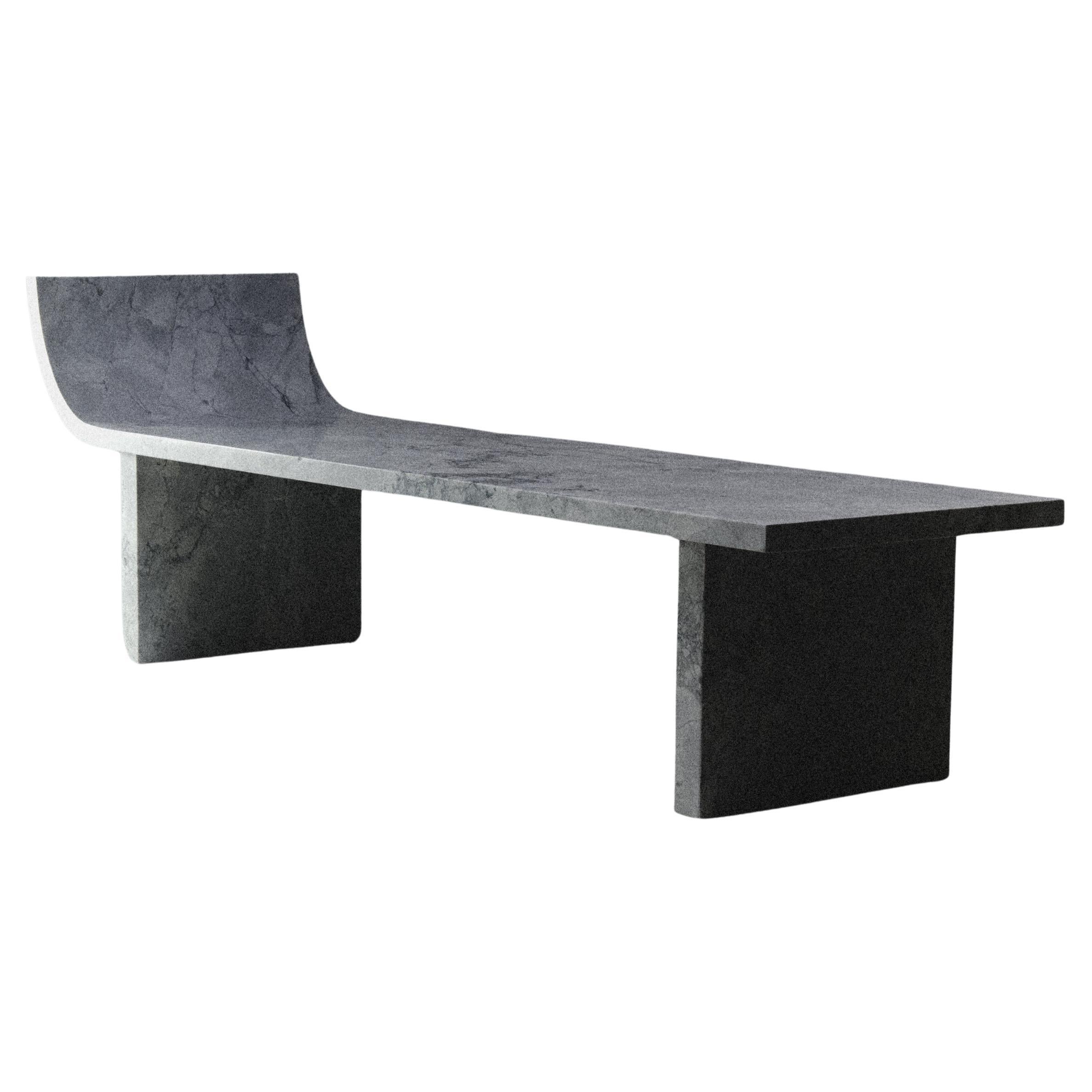 Superweiße Marmorbank π 05 von Atelier Dutré im Angebot