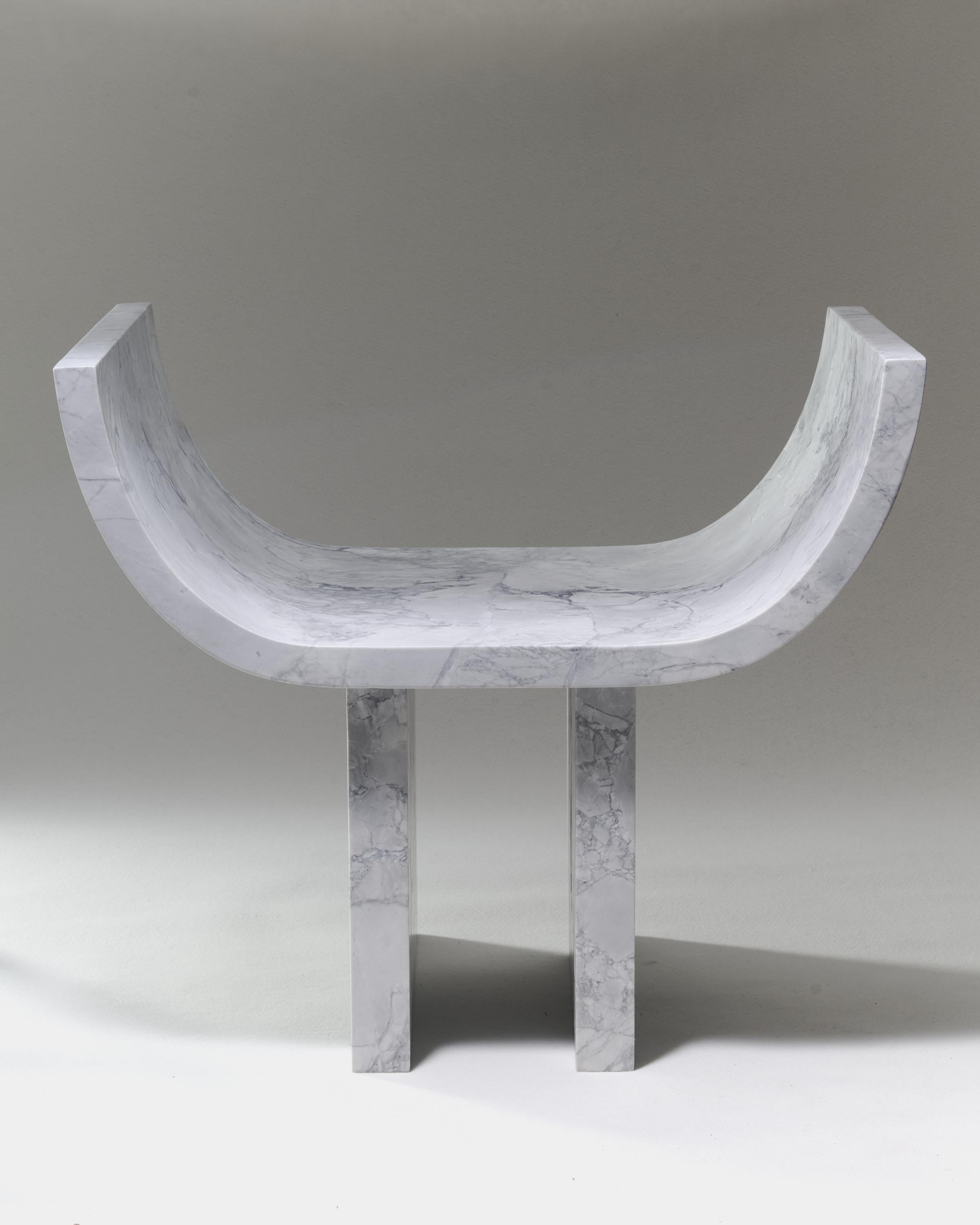 Superweißer Marmorstuhl π 04 von Atelier Dutré
Abmessungen: 83,82 L x 59,69 B x 72,39 H cm
MATERIALIEN: Superweißer Marmor 

Das Atelier Dutré arbeitet an der Schnittstelle zwischen Design und Skulptur, wo Funktionalität und künstlerischer Ausdruck
