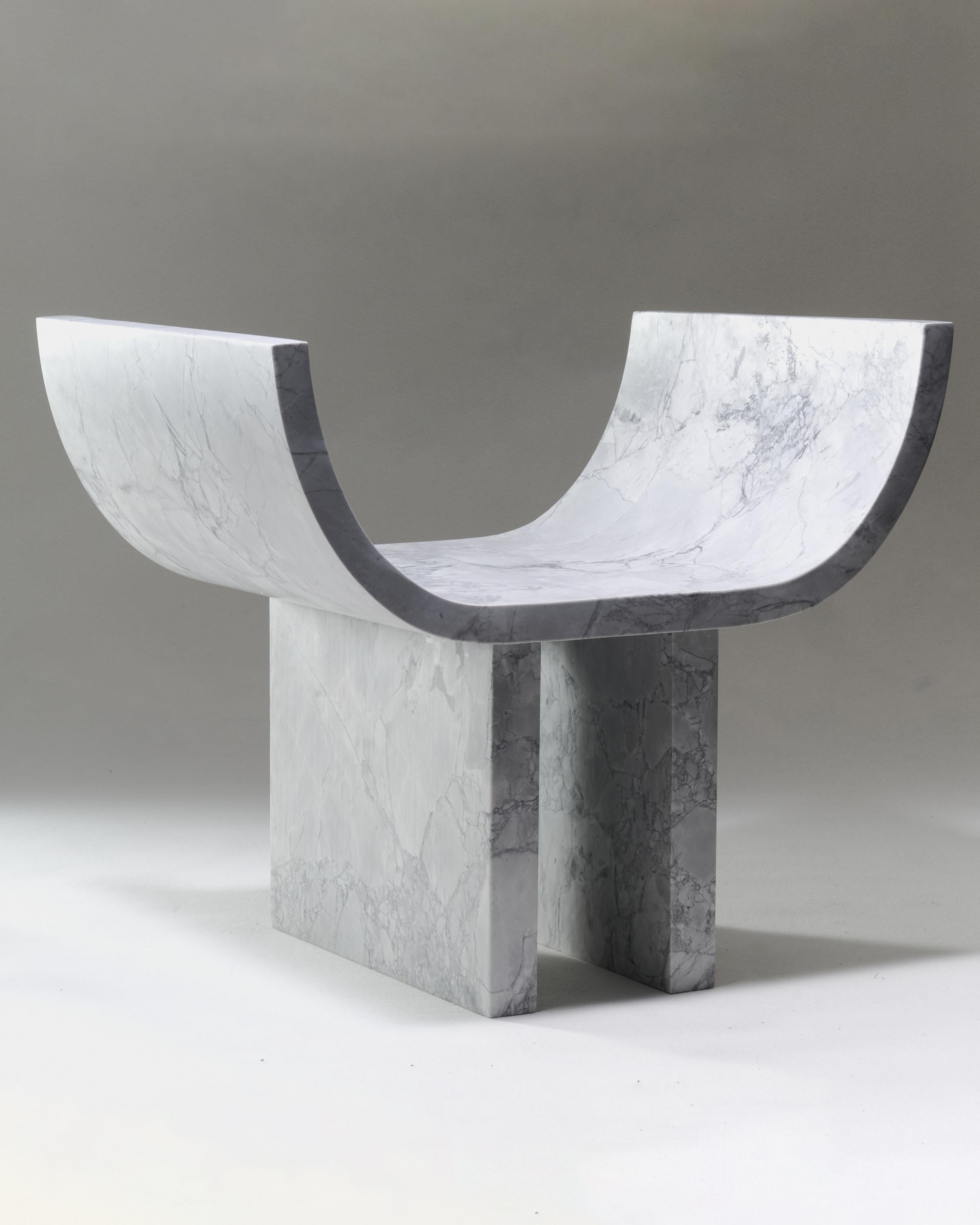 Superweißer Marmorstuhl π 04 von Atelier Dutré (Postmoderne) im Angebot